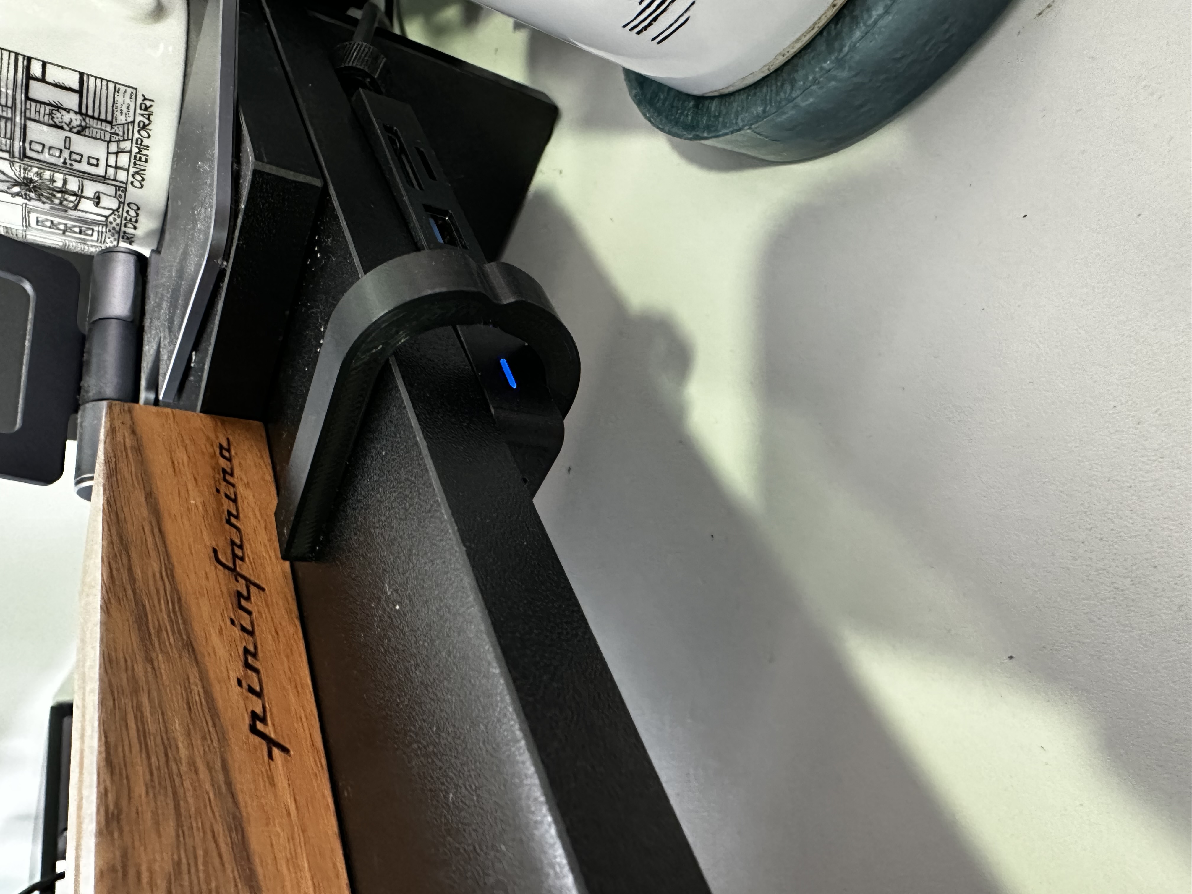 USB Hub Clip