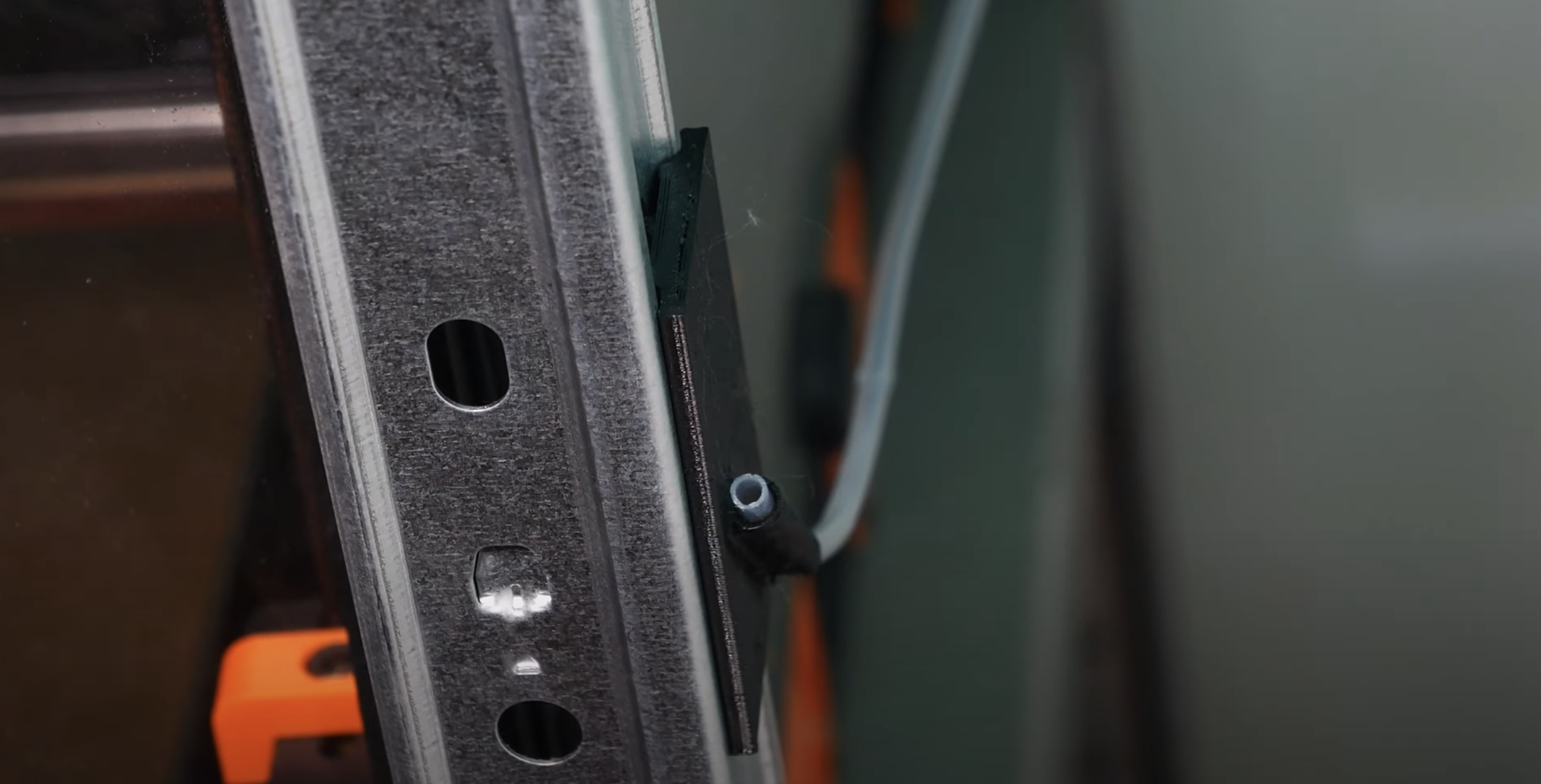 Bowden Tube holder for Maciste Shelves
