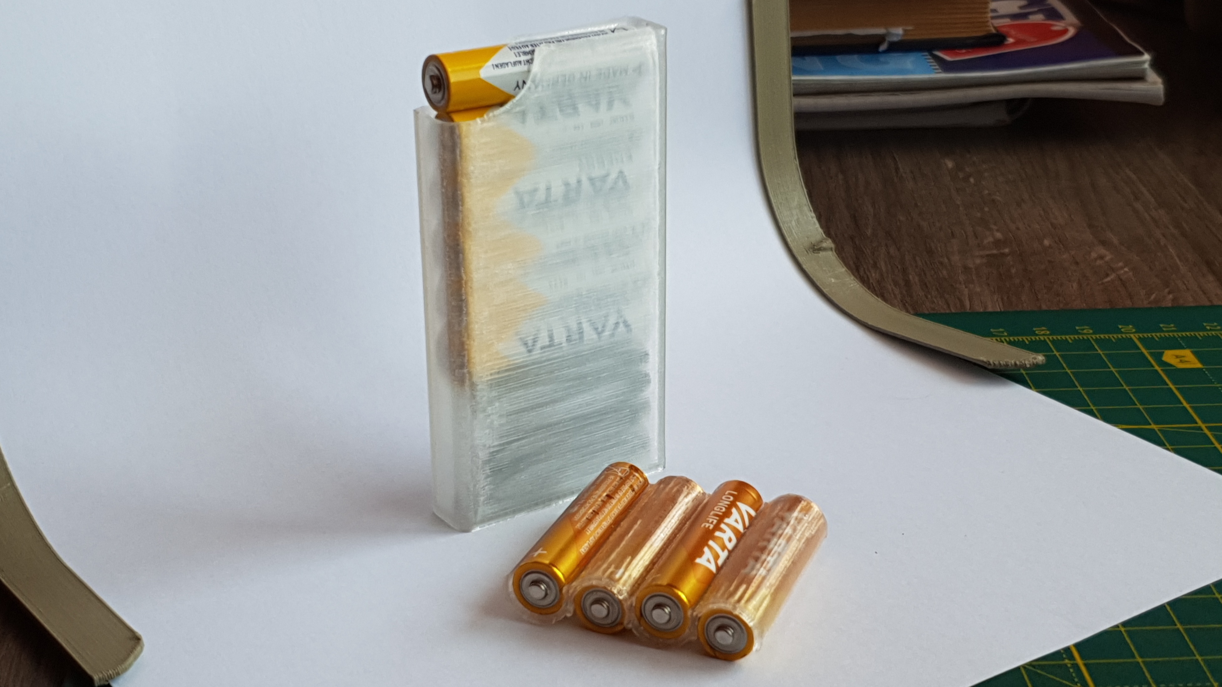 Parametric springloaded battery mag