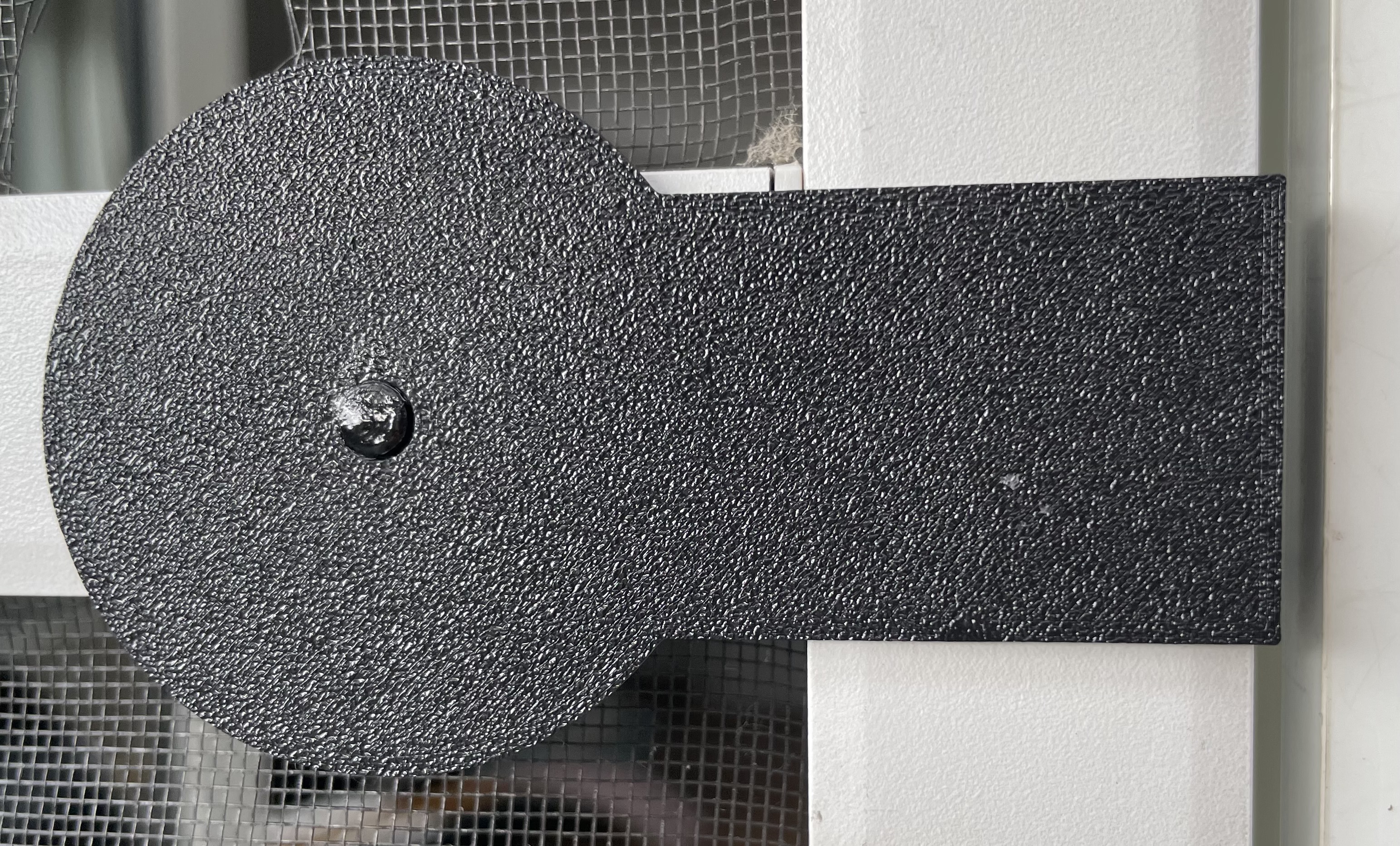 Fly screen door handle with magnets