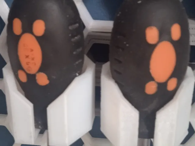 Tool holder for honeycomb shelf