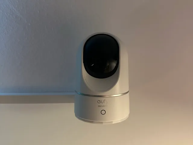 Eufy Security Indoor Cam 2k pan and tilt wall mount