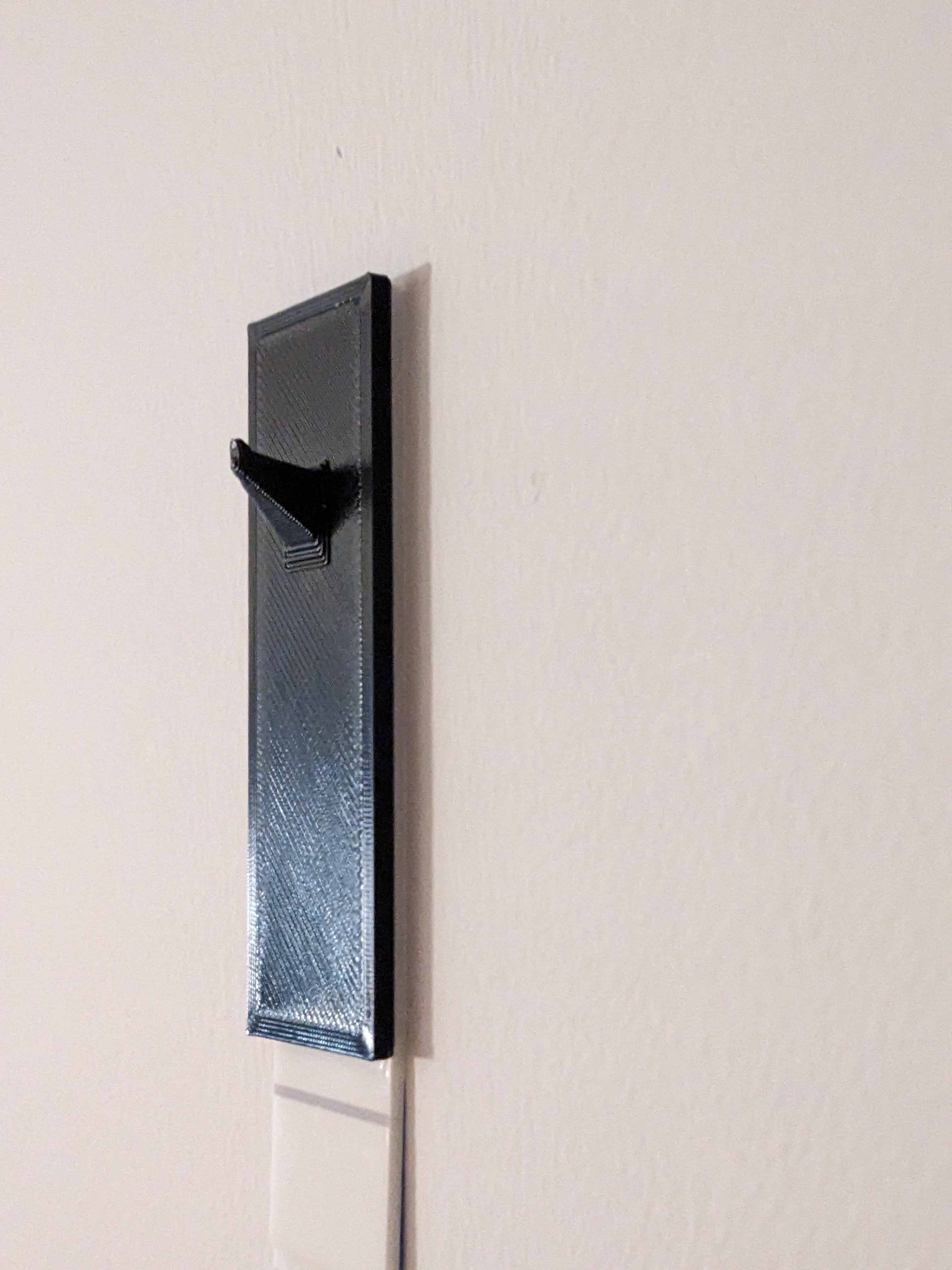 Tessa/3M Command strips wall hangers hook for pictures and photos