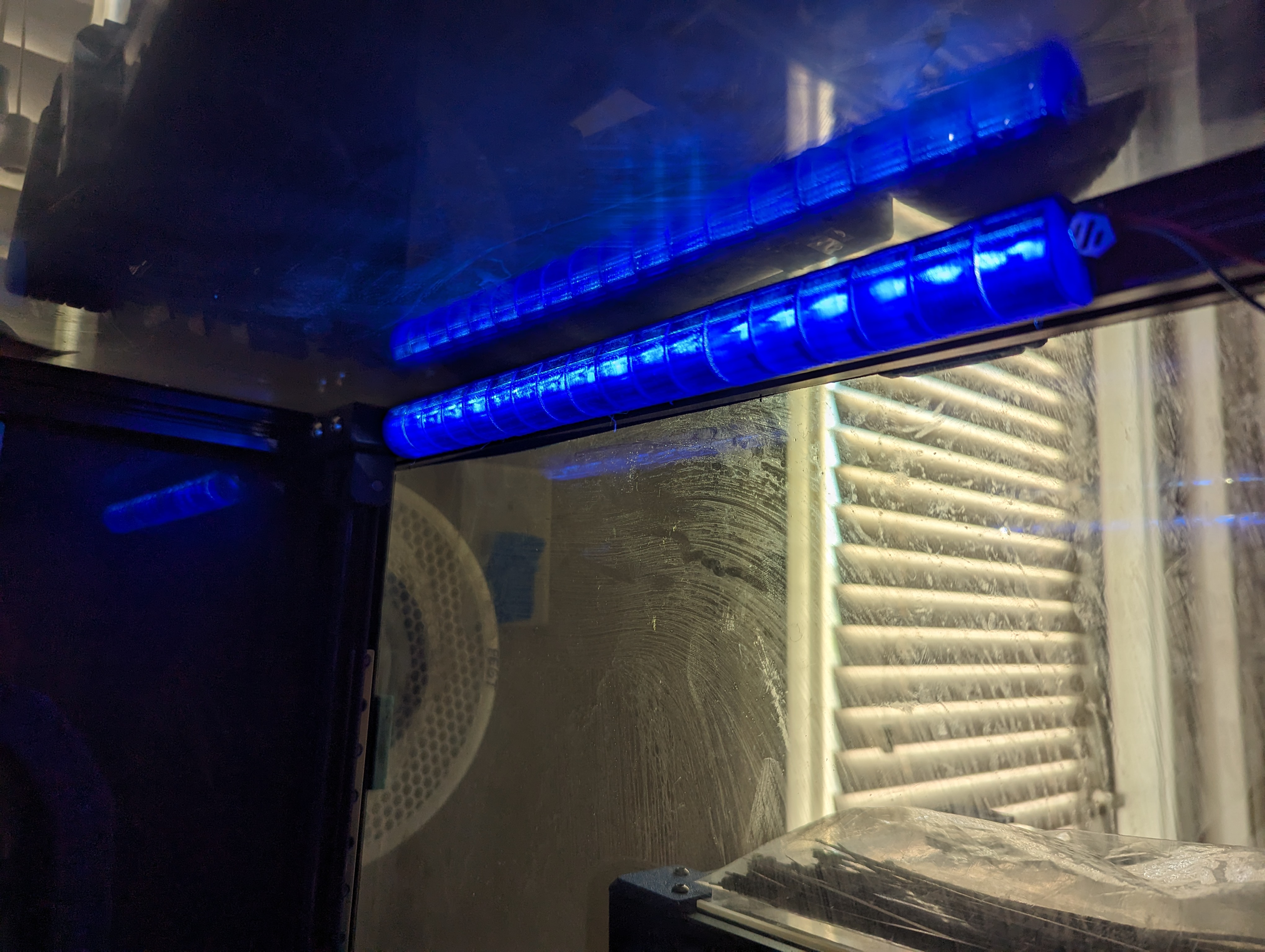 Daylight shielded baffle