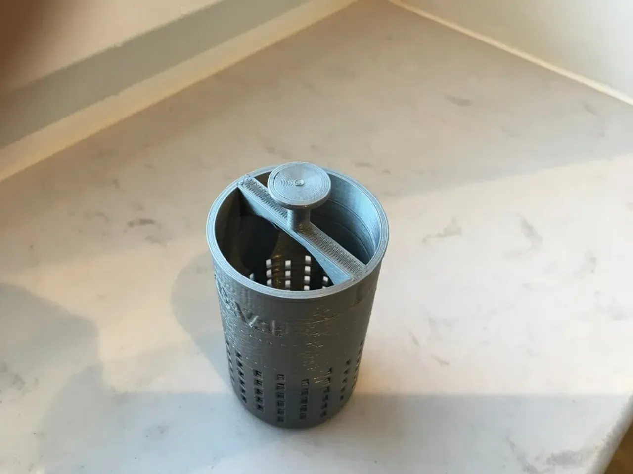 SiSi - strainer-Siphon combination for floor level shower drains