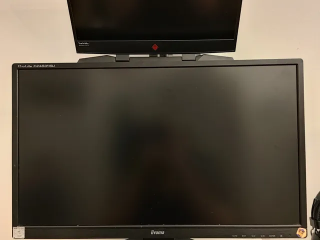 Laptop mount: behind the monitor (VESA 100/75)