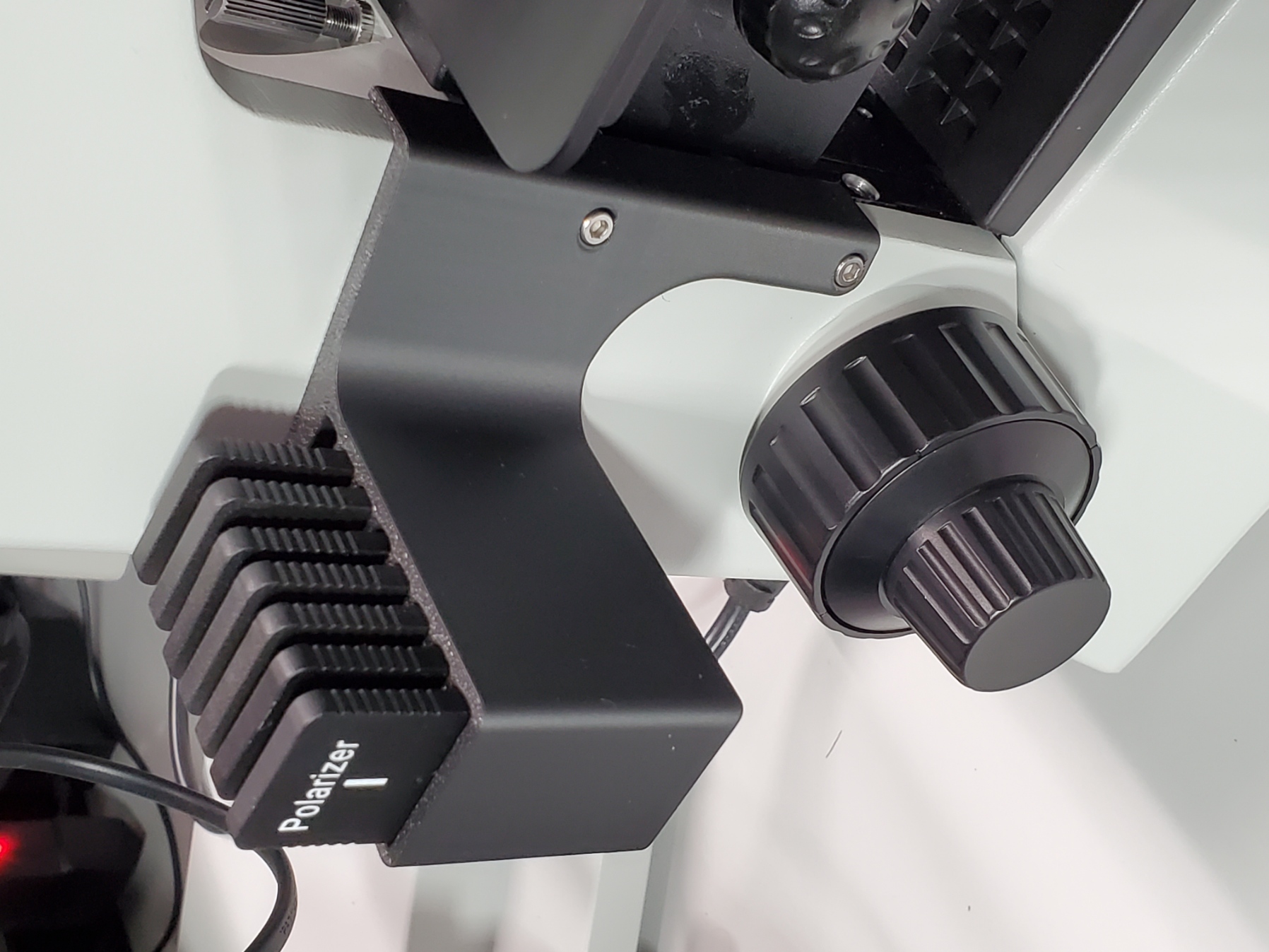 AmScope ME580 Microscope Integrated Filter/Polarizer/Diffuser Storage