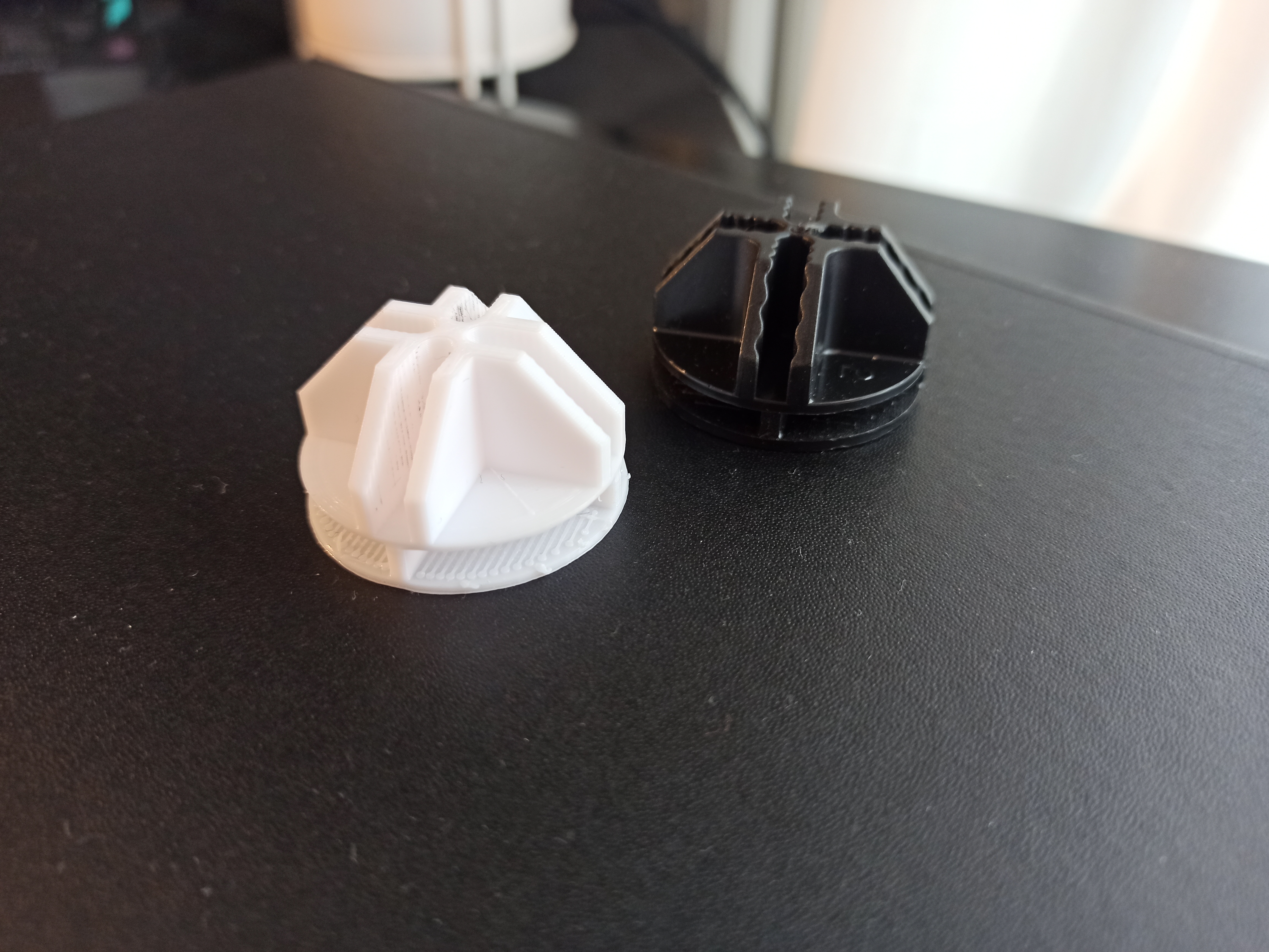 Cube Corner Connector For Wire Storage System