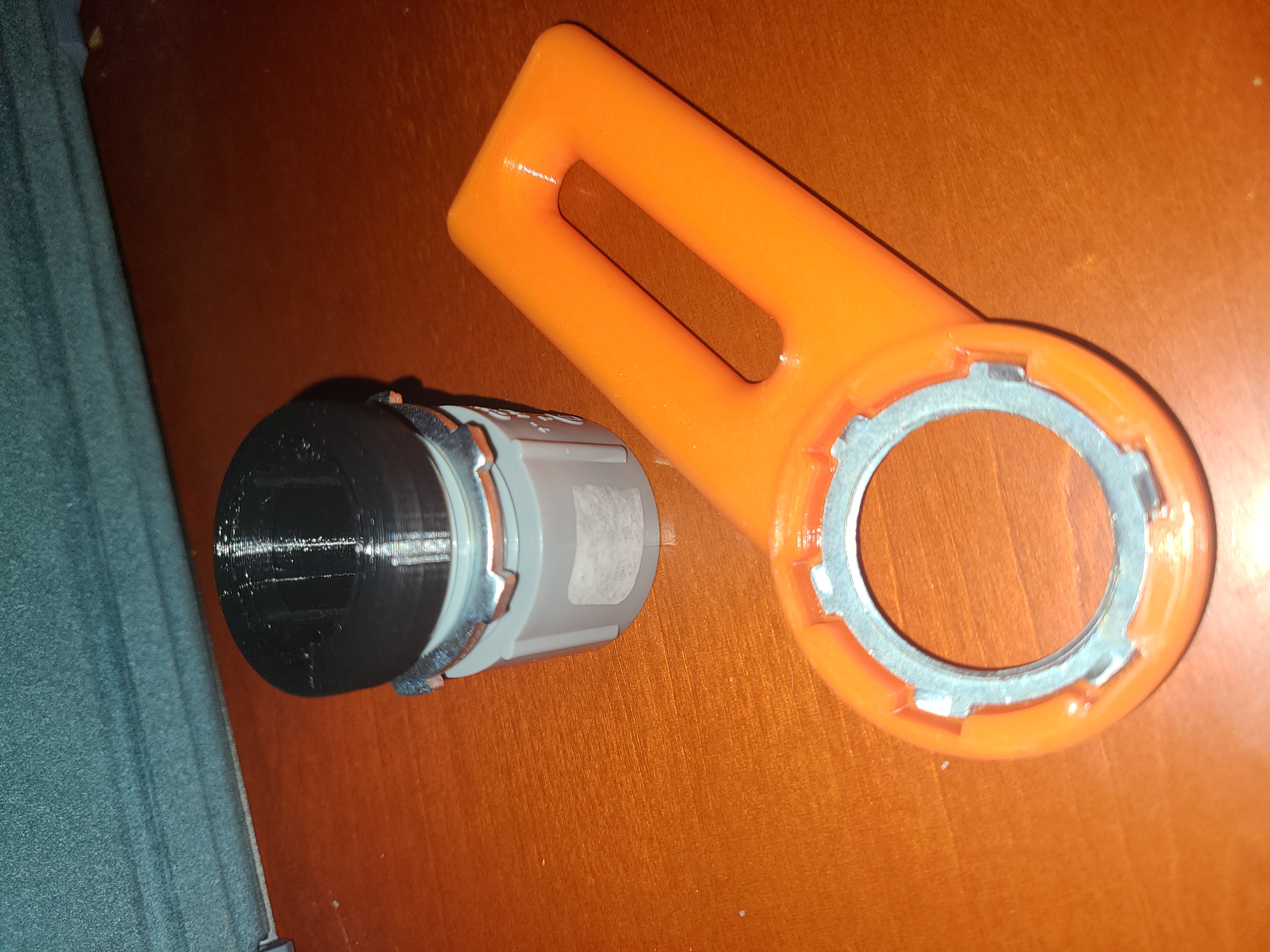 1 inch conduit locknut wrench