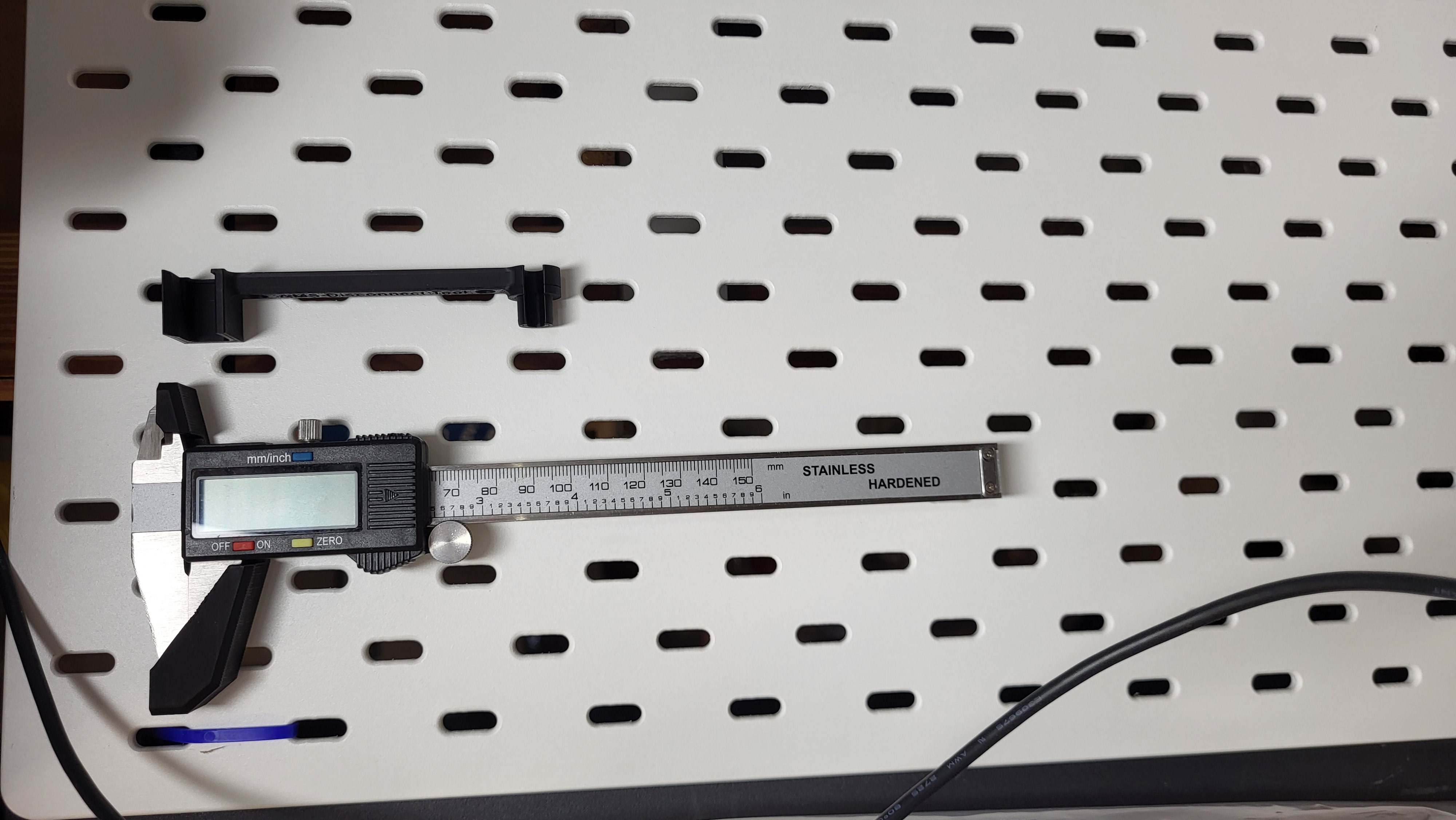 Skadis mount for digital caliper