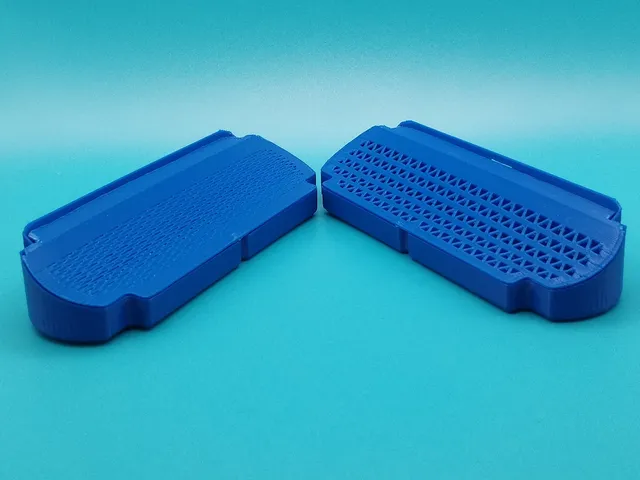 Capot perforé triangles