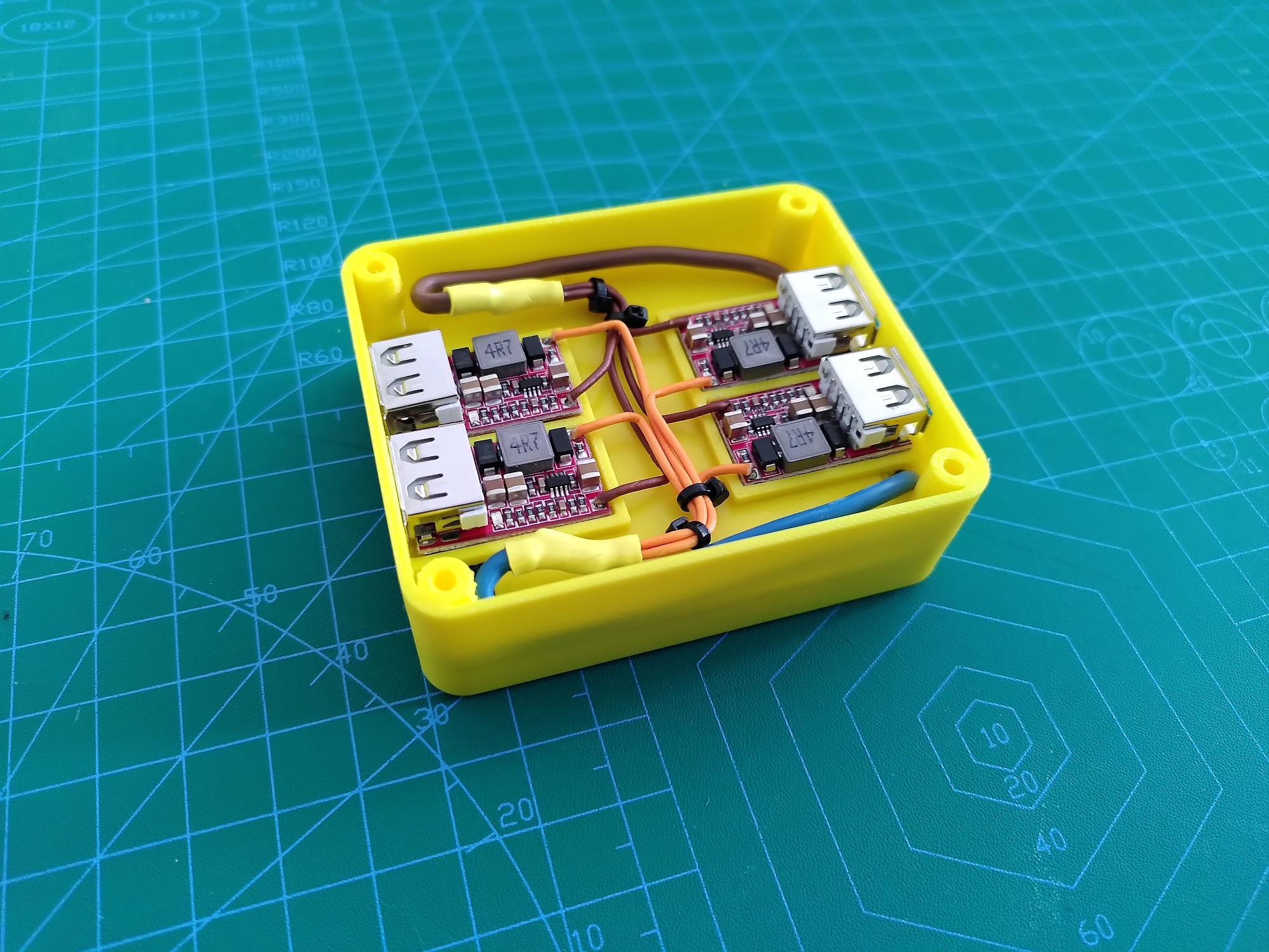 USB Charging Adapter for Einhell Power X Change Battery by andy, Download  free STL model