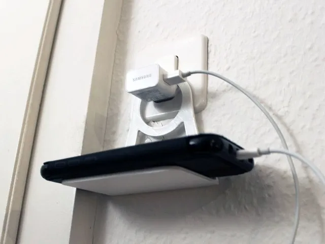OUTLET CELLPHONE HOLDER