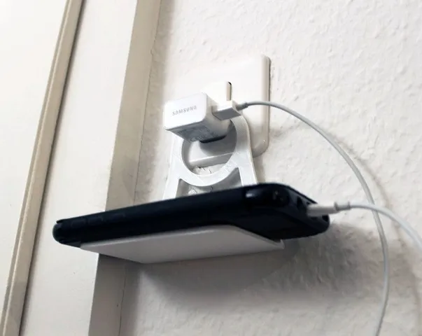 OUTLET CELLPHONE HOLDER