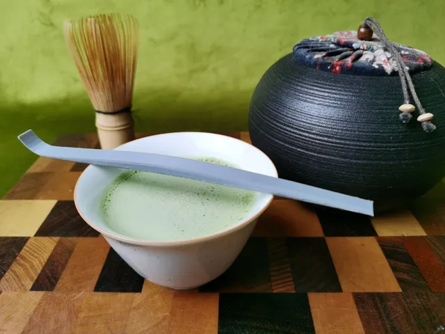 Matcha Scoop Chashaku Style