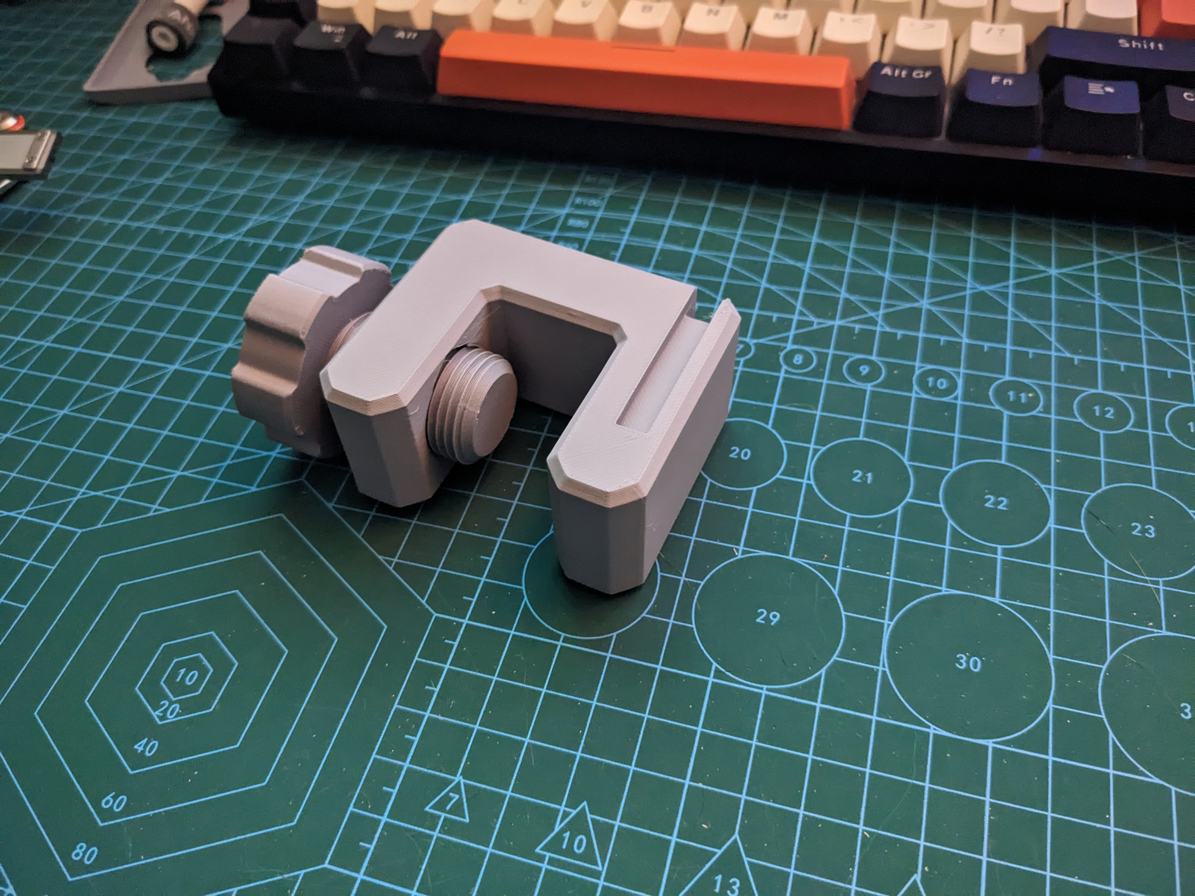 Clamp with mounting slot for other stuff 3D model thumbnail