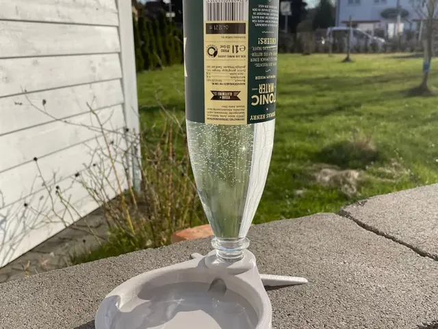 Cat Water Bowl (Gravity Feed) + Easier Print + Legs