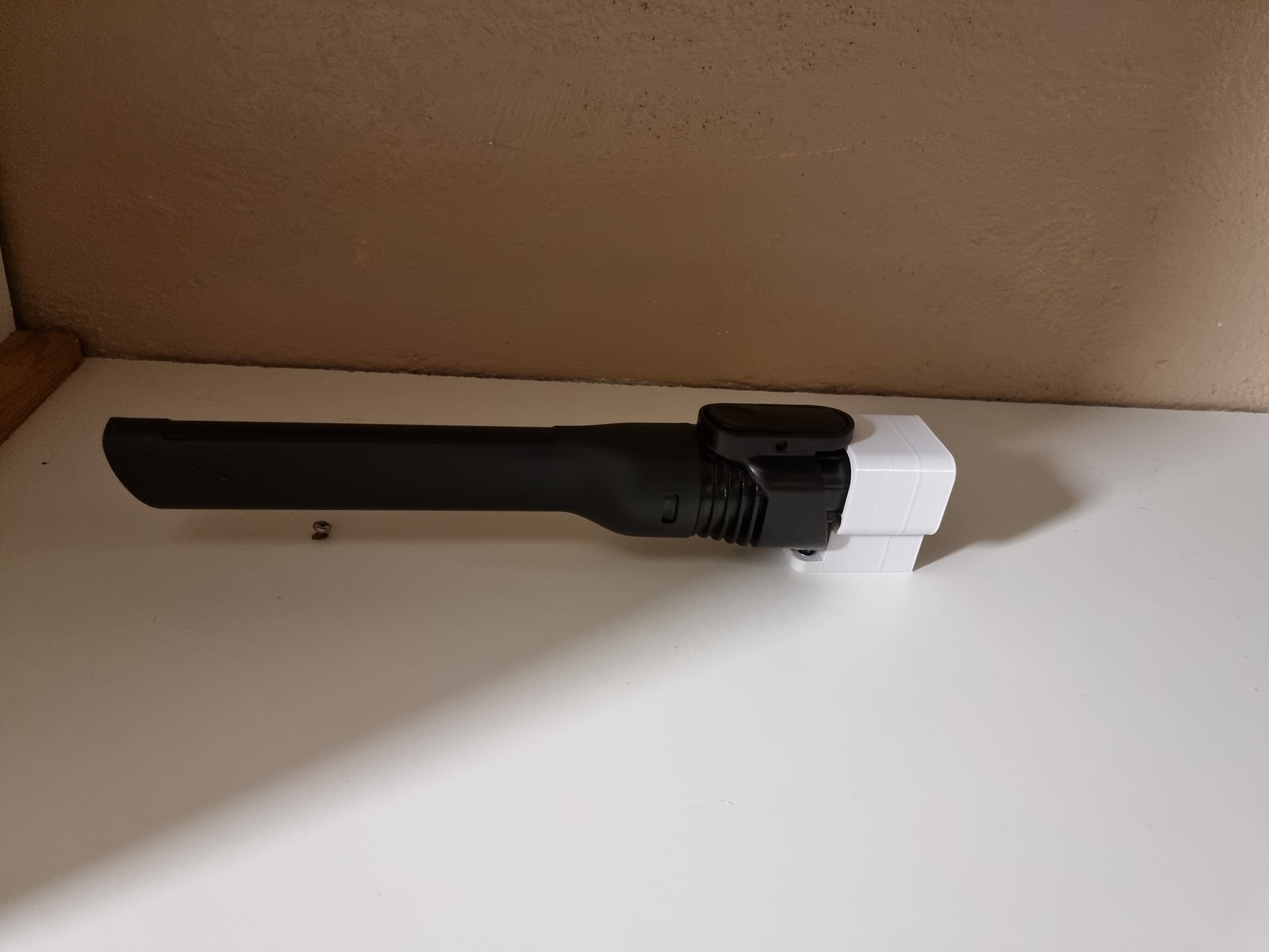 Shark vacuum attachment wall mount