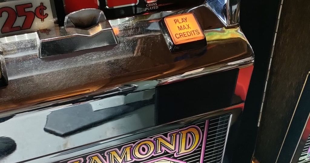 IGT Slot Machine Bill Cover by Download free STL