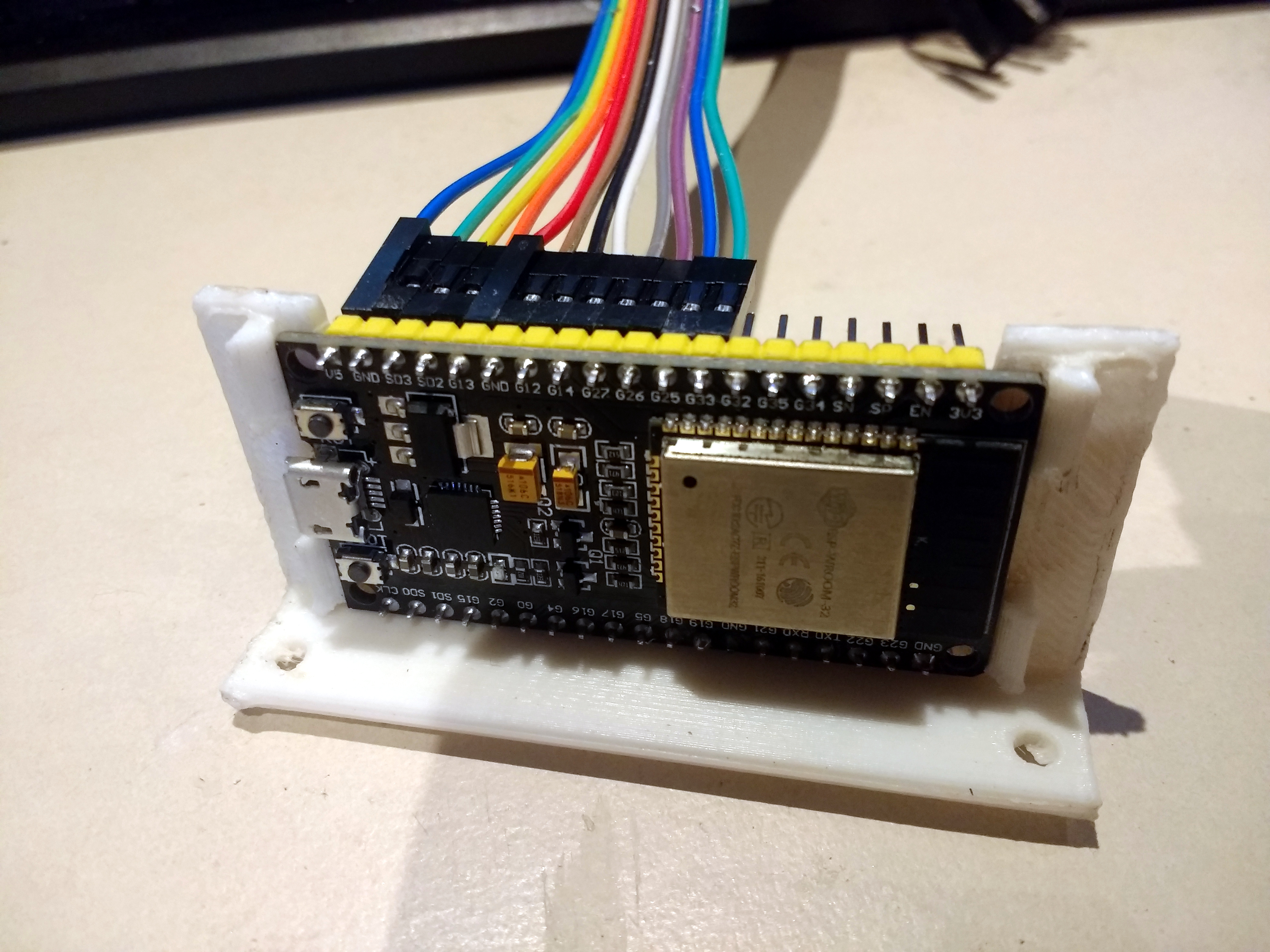 Customizable ESP32 lateral support