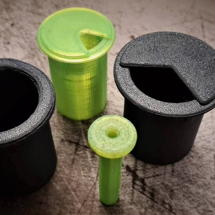 "Tube Thingy" - multi purpose, fully parametric cable grommet dufus (with optional cap)