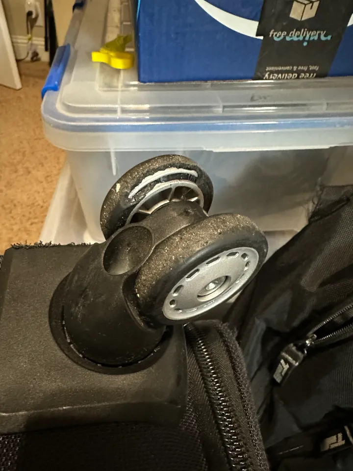 Samsonite suitcase spinner tires by jens j Download free STL