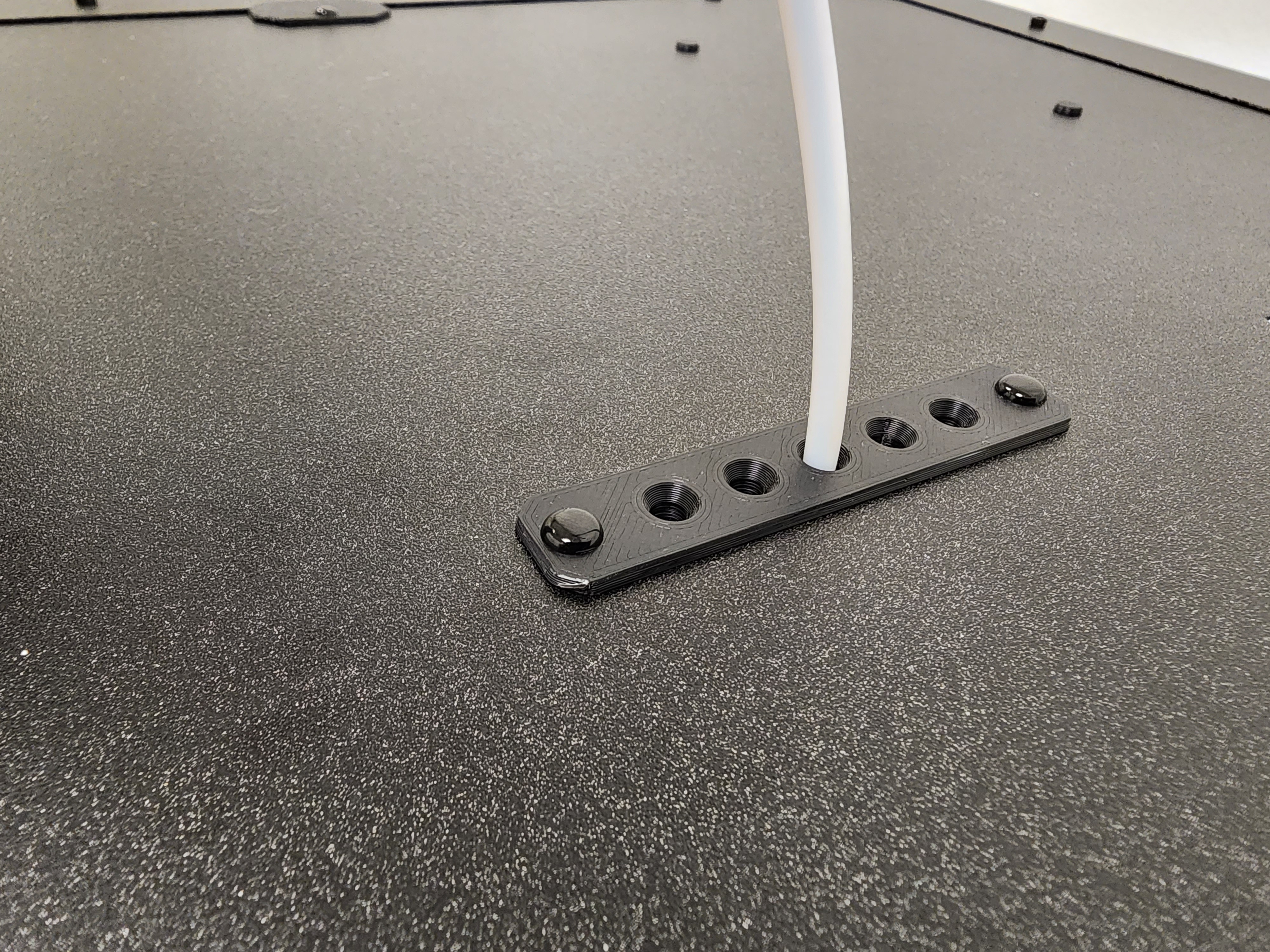 #0072 [Remix] Prusa Enclosure Top Center Plug - PTFE Tube Gripper (Holder)