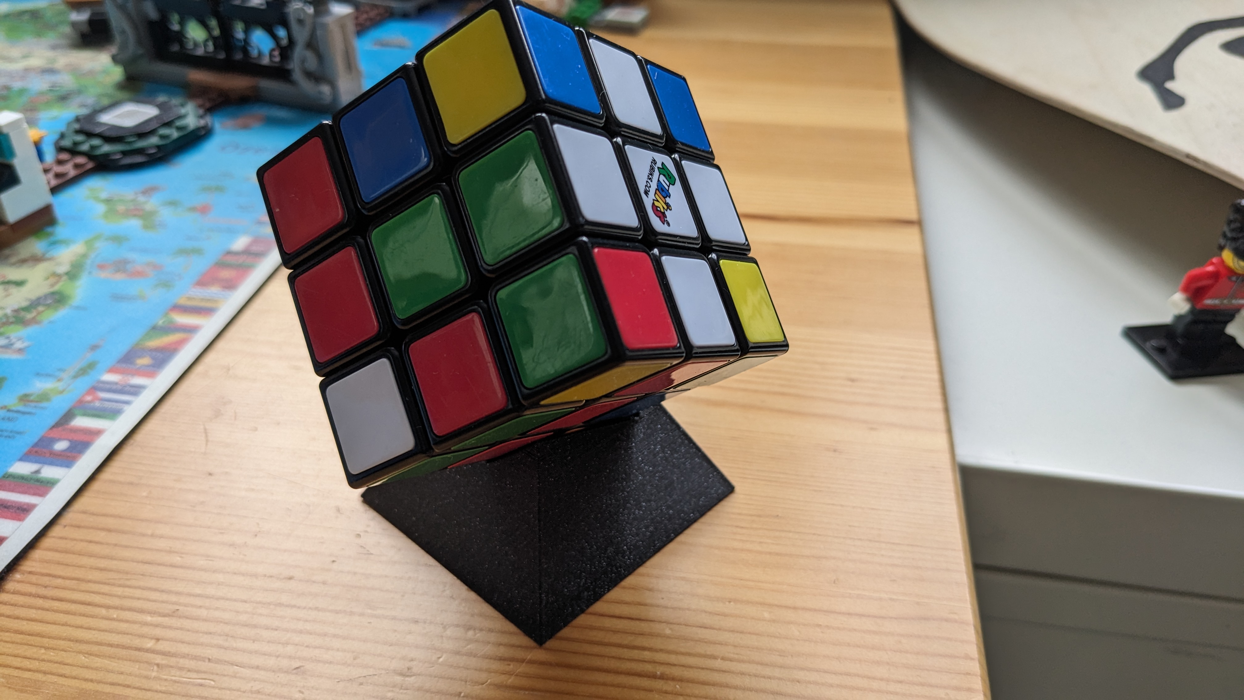 Magic Cube Stand