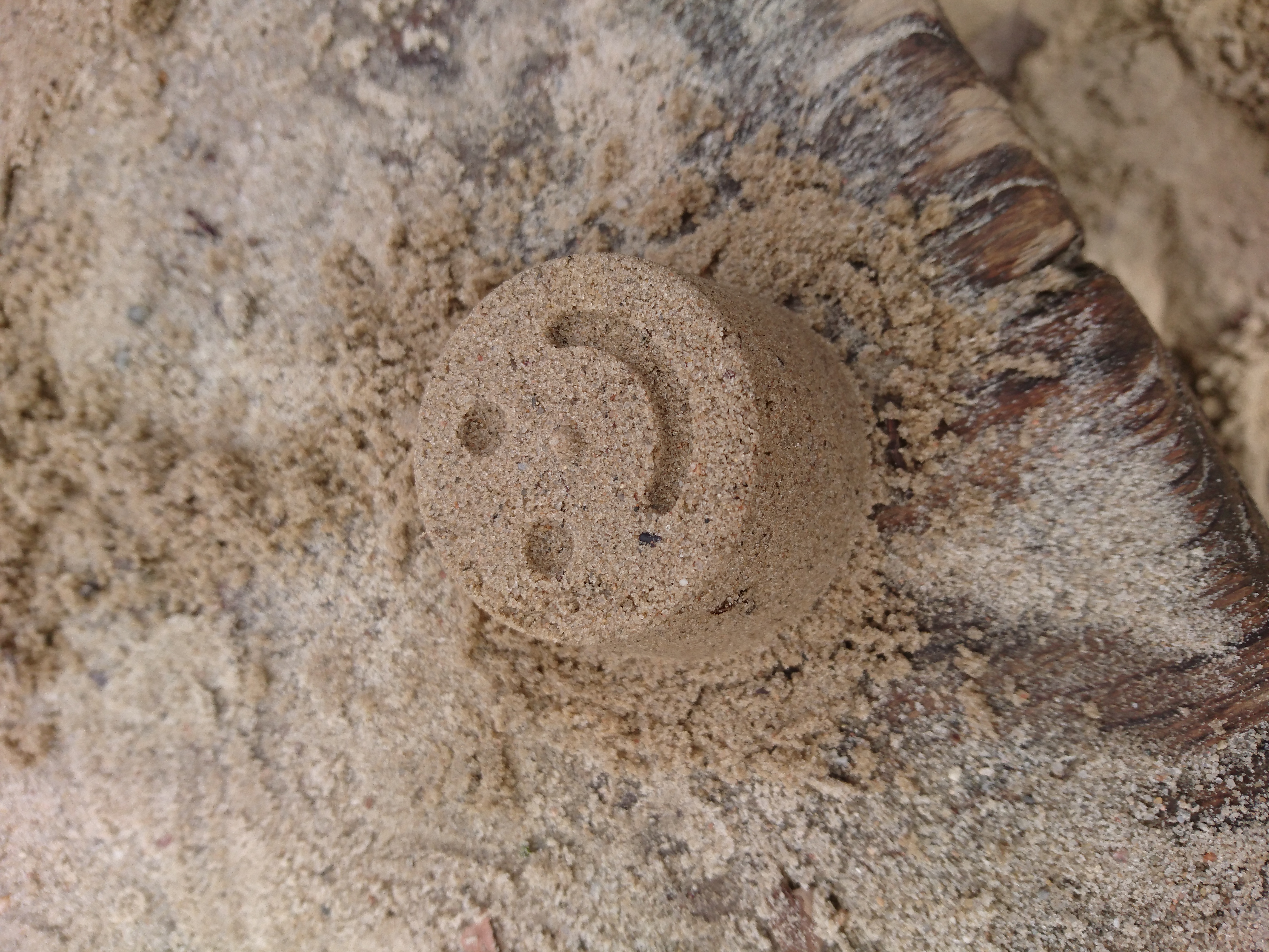 Sand smiley