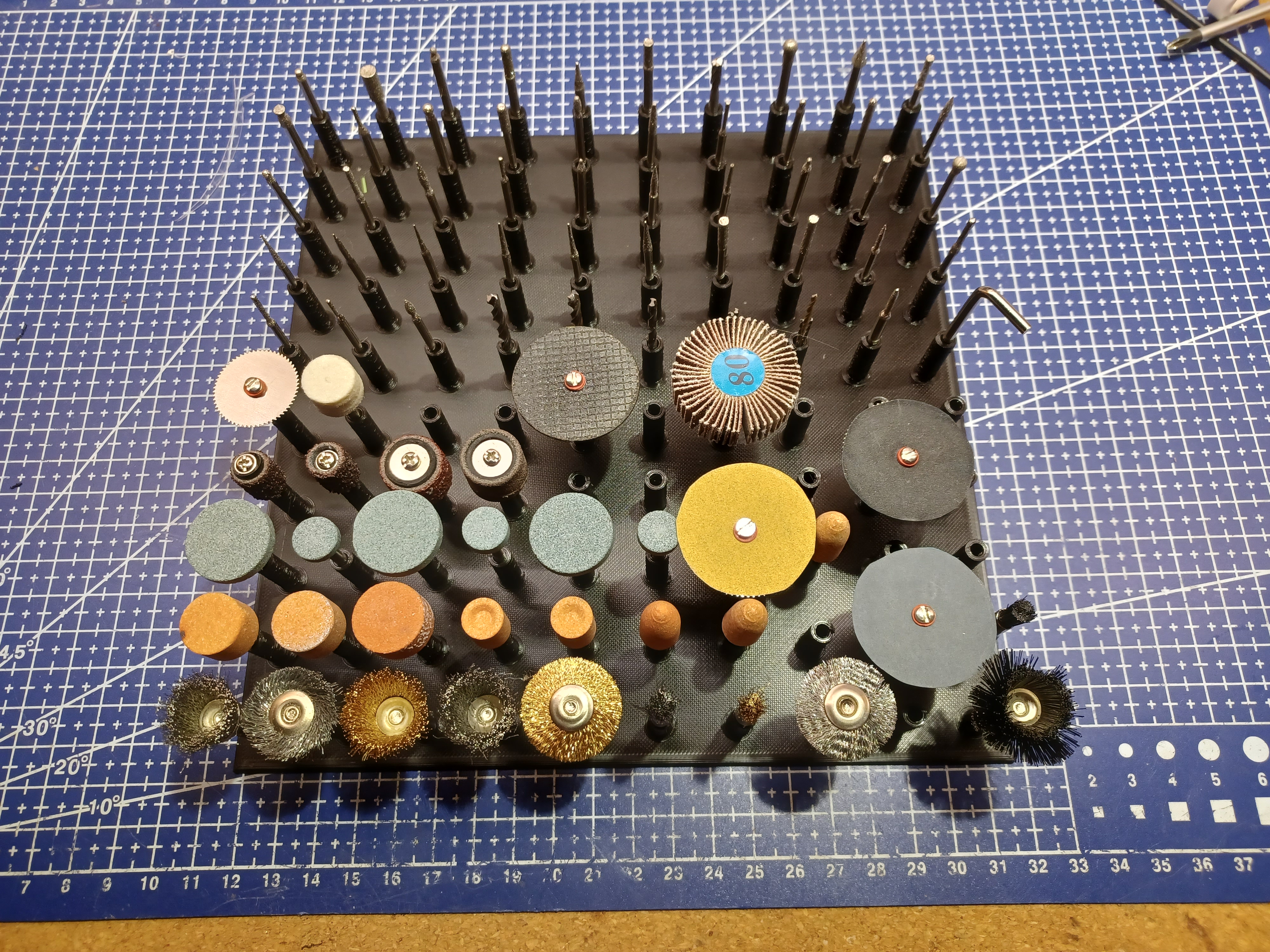 Additional holder for multi-sander