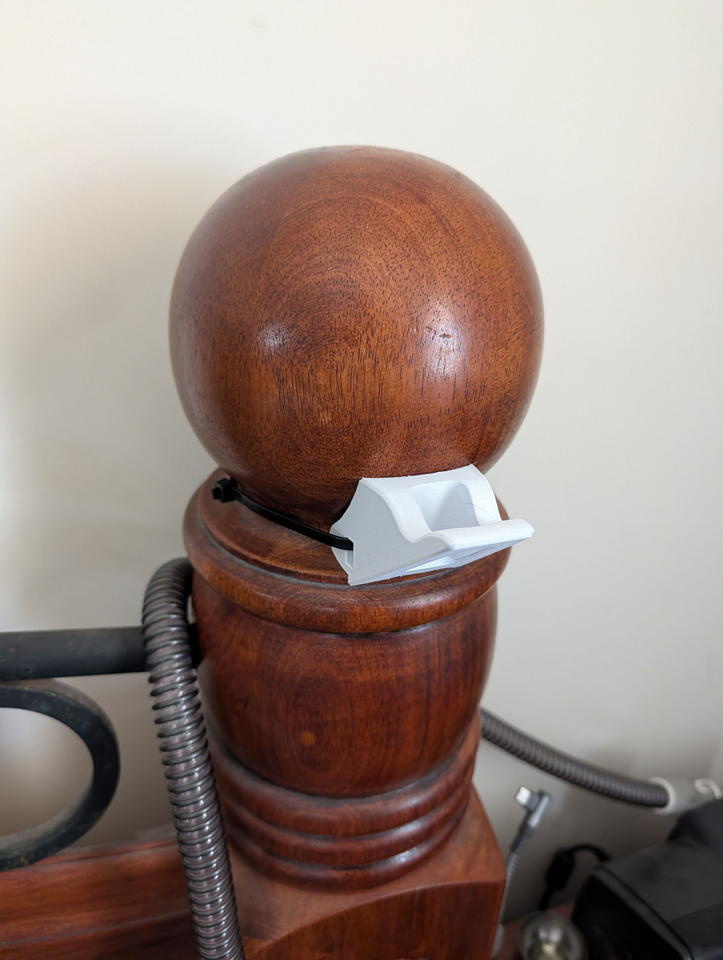 Miniatura 3 do modelo 3D Bed Post CPAP Hook