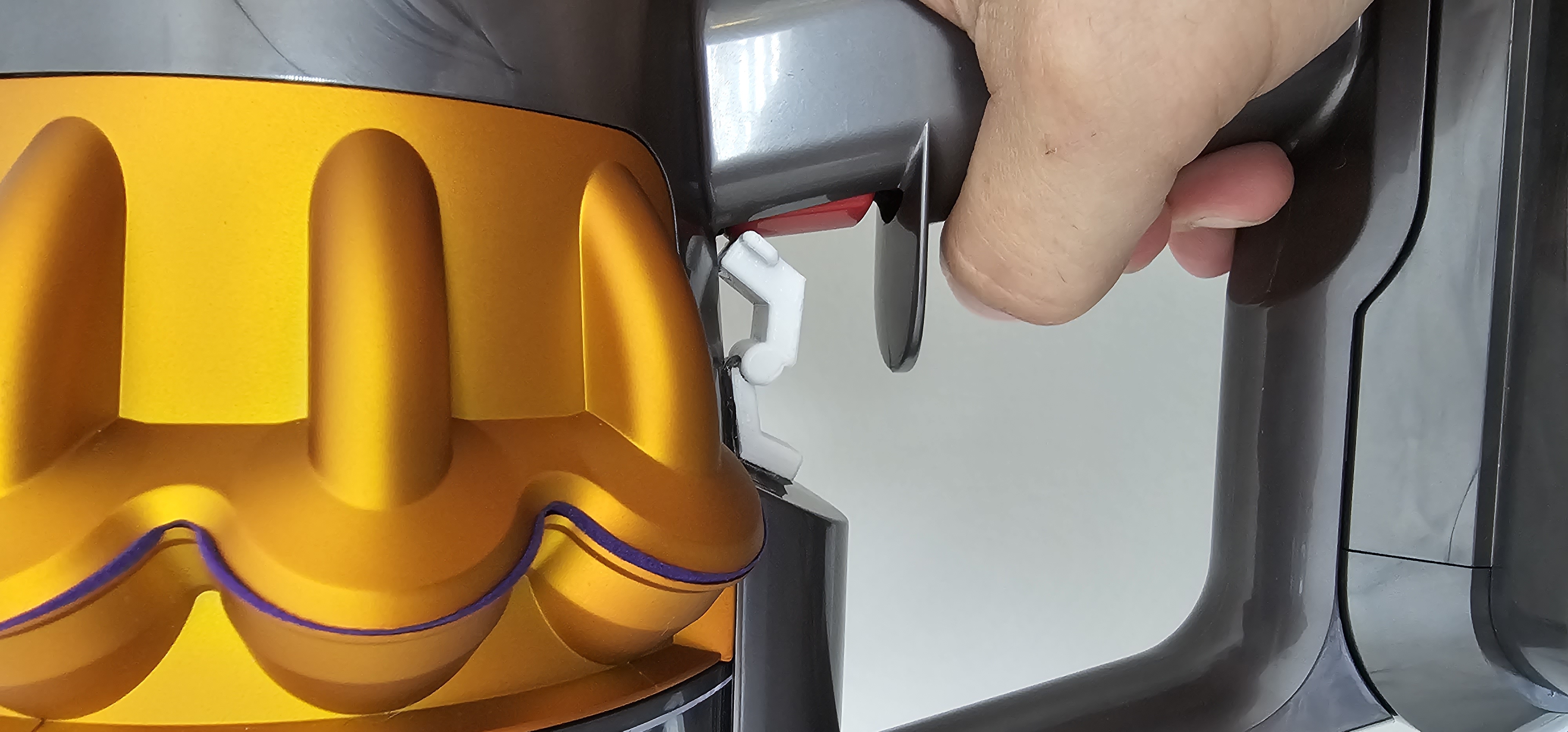 Dyson V15 Trigger Lock