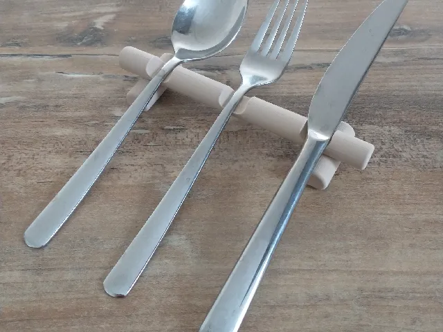 Floating Log Cutlery Rest – Minimalist Table Accessory