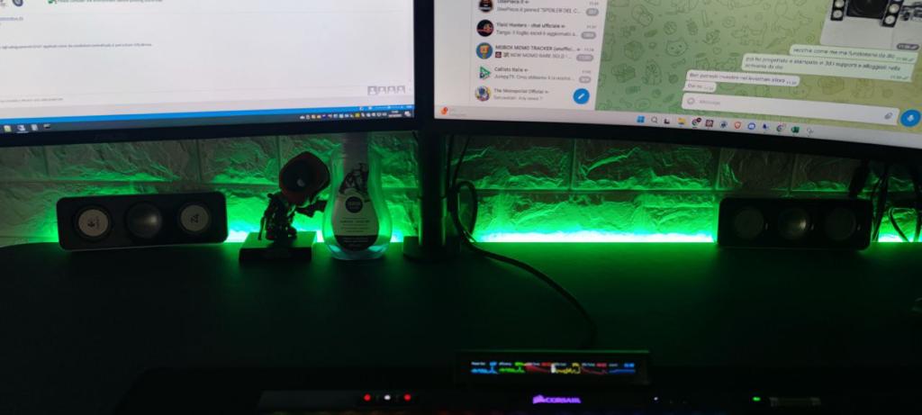 Speaker Logitech Z4 2.1 desktop bracket