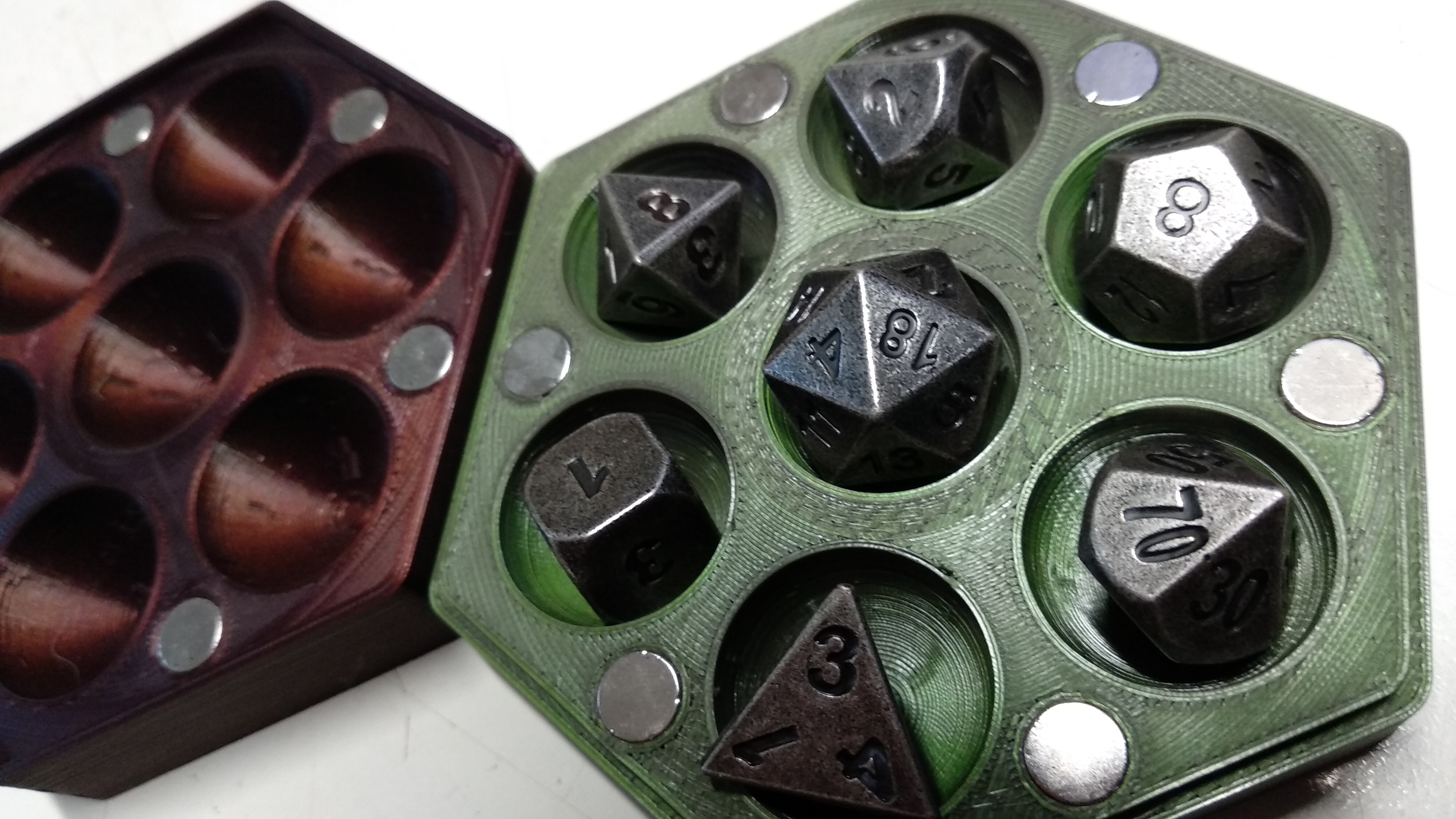 Miniatura 2 do modelo 3D Hexagonal Dice Case