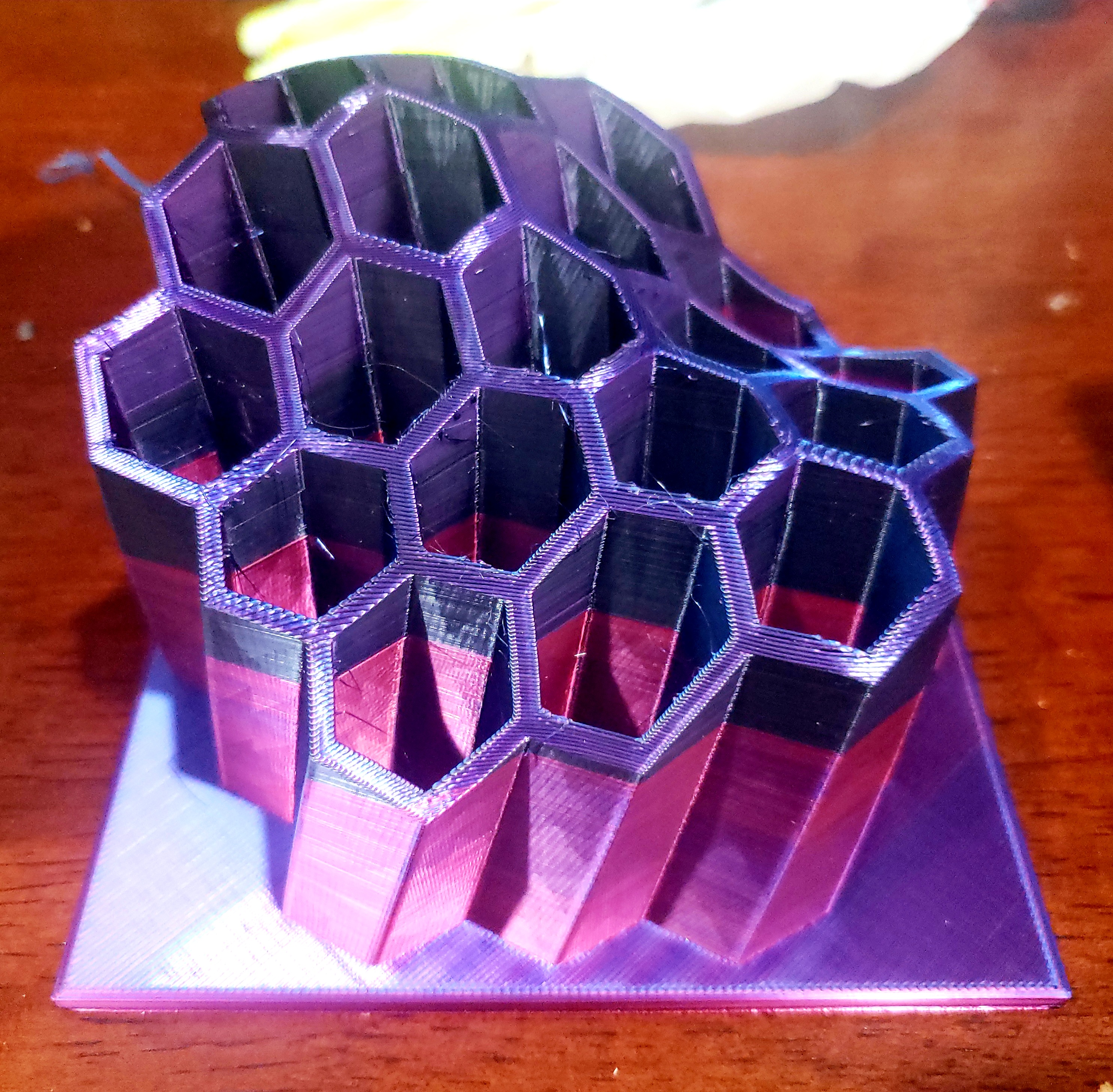 Honeycomb pencil stand with base