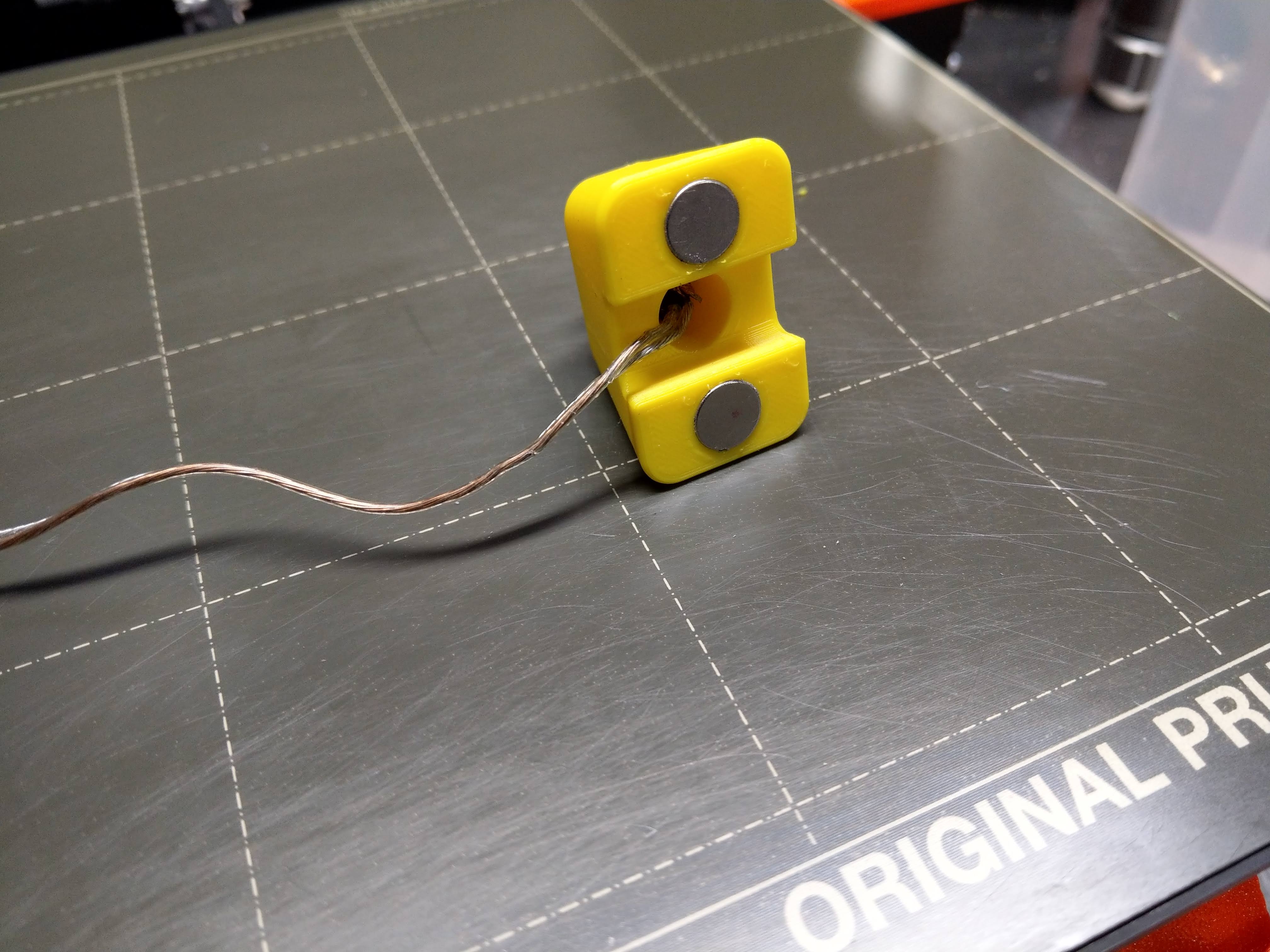 Magnetic Holder for Pushbutton Switch — miniatura 2
