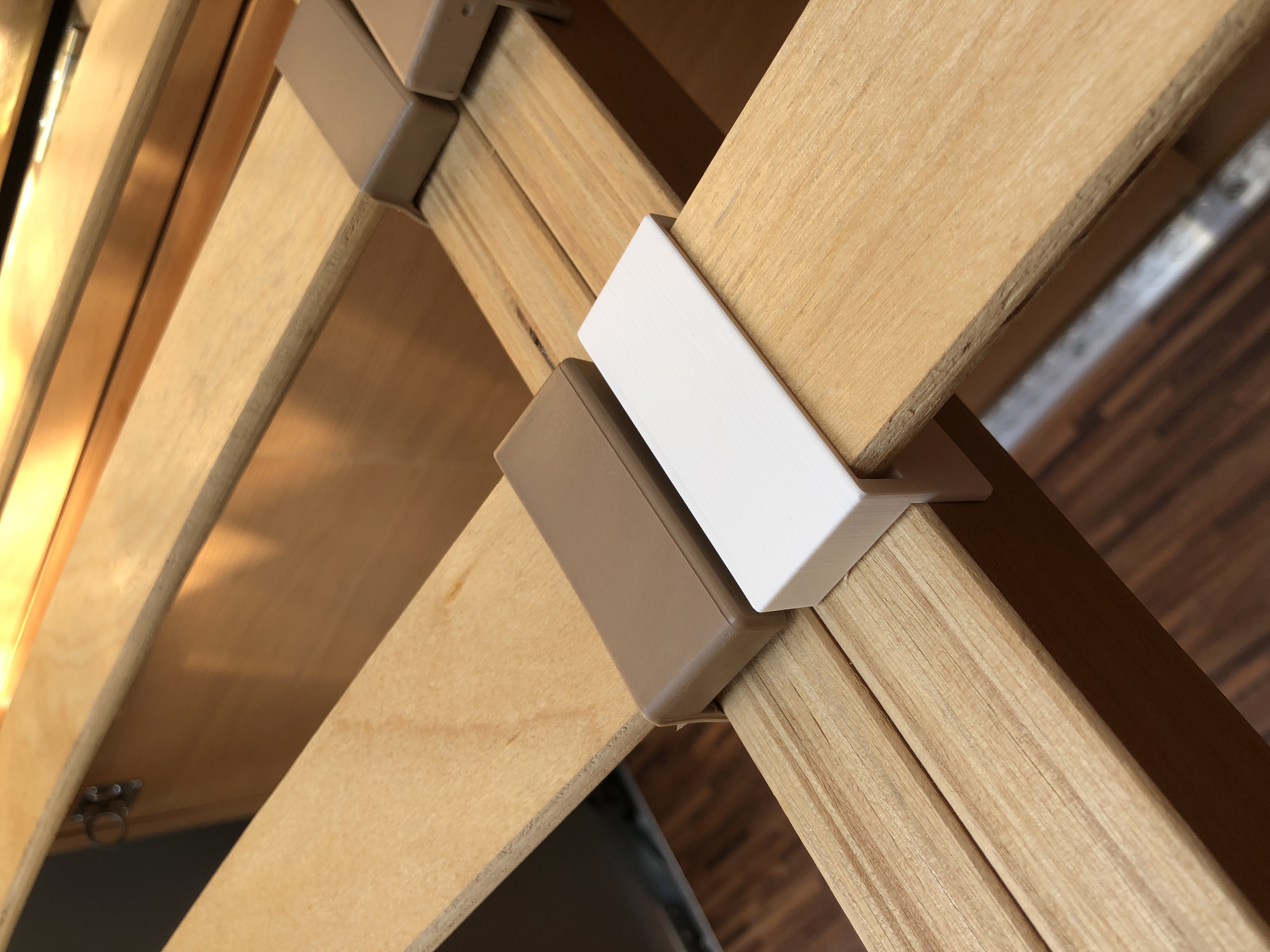 Slatted base holder (for camper van bed)