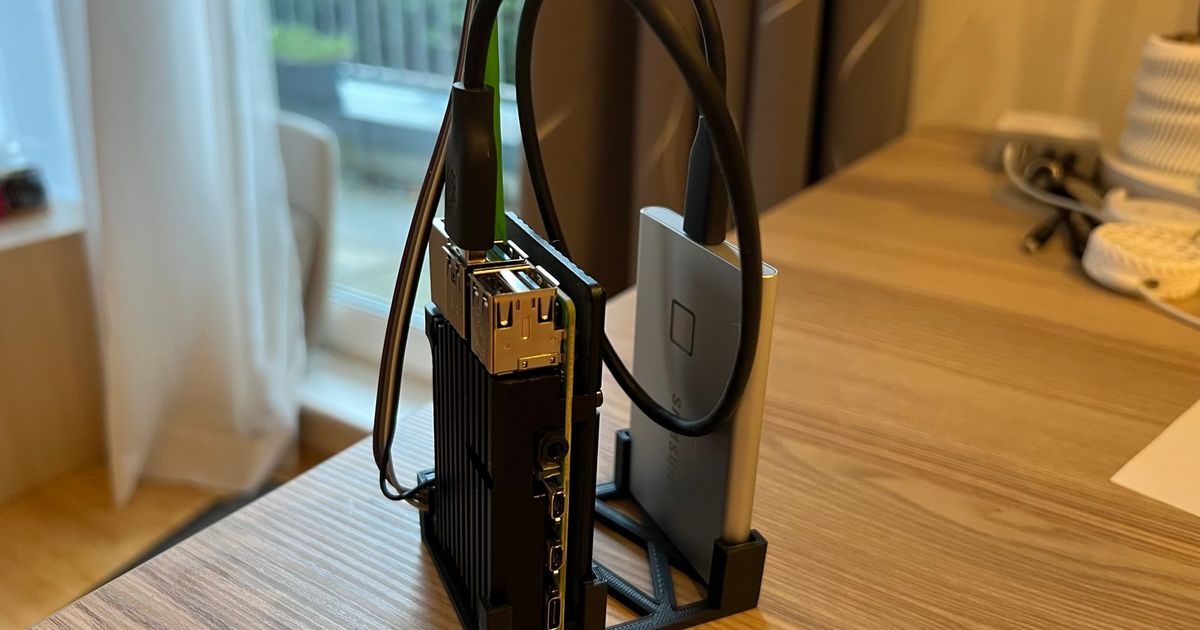 Parametric vertical stand for Raspberry Pi 4 and SSD por romn ...