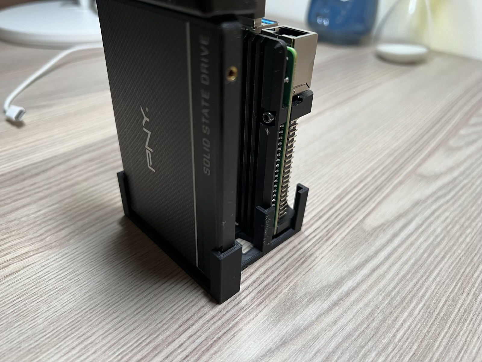 Raspberry Pi 4 And Any SSD Vertical Stand parametric By Romn raspberry-pi-4-and-any-ssd-vertical-stand-parametric-by-romn