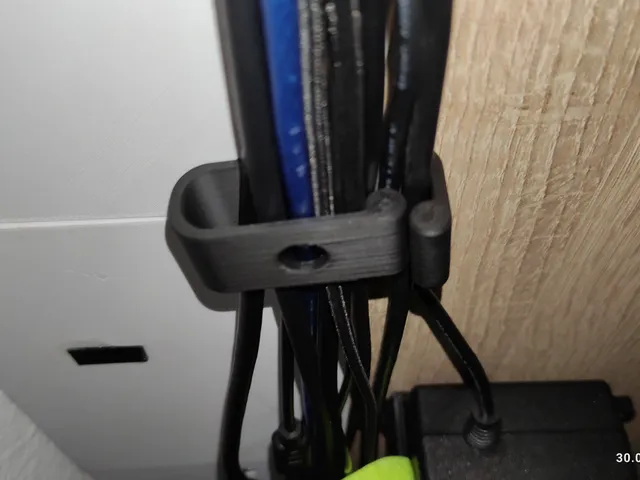 Easy Cable Manager screw or glue