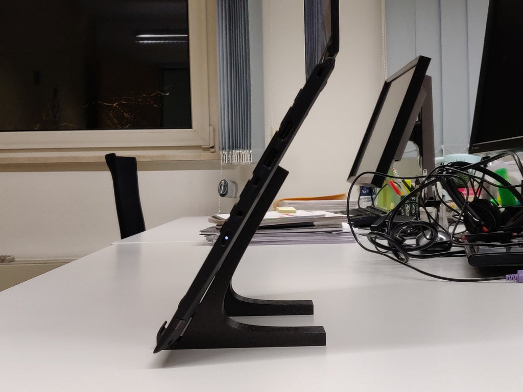 Tall 60° laptop/tablet stand for 14" or less