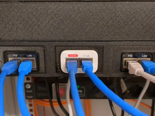 Modular ESRack Unifi PoE module housing