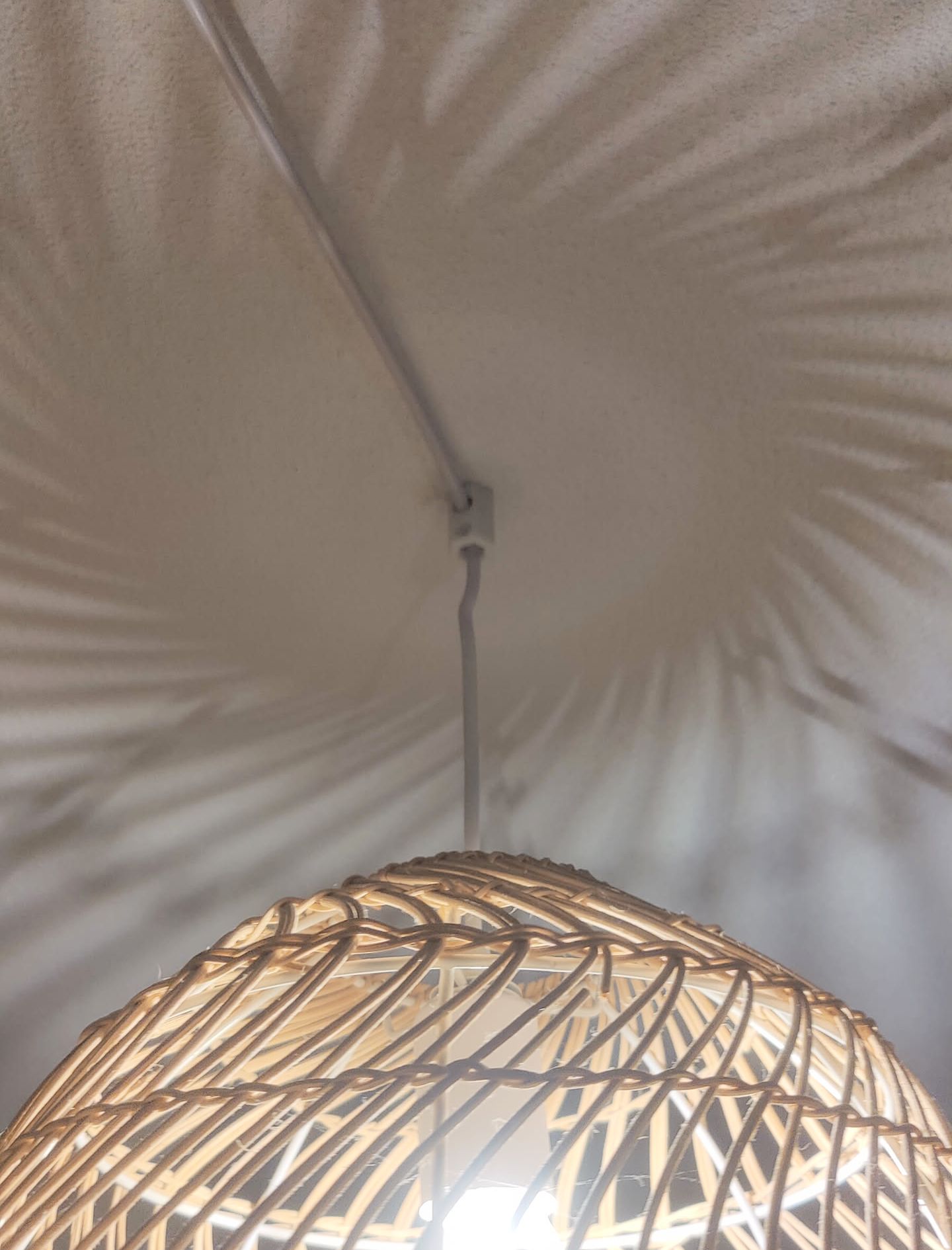 Stronger ceiling lamp cable hook