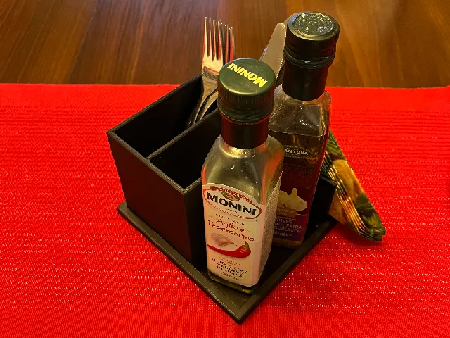 Modern cutlery holder for dining