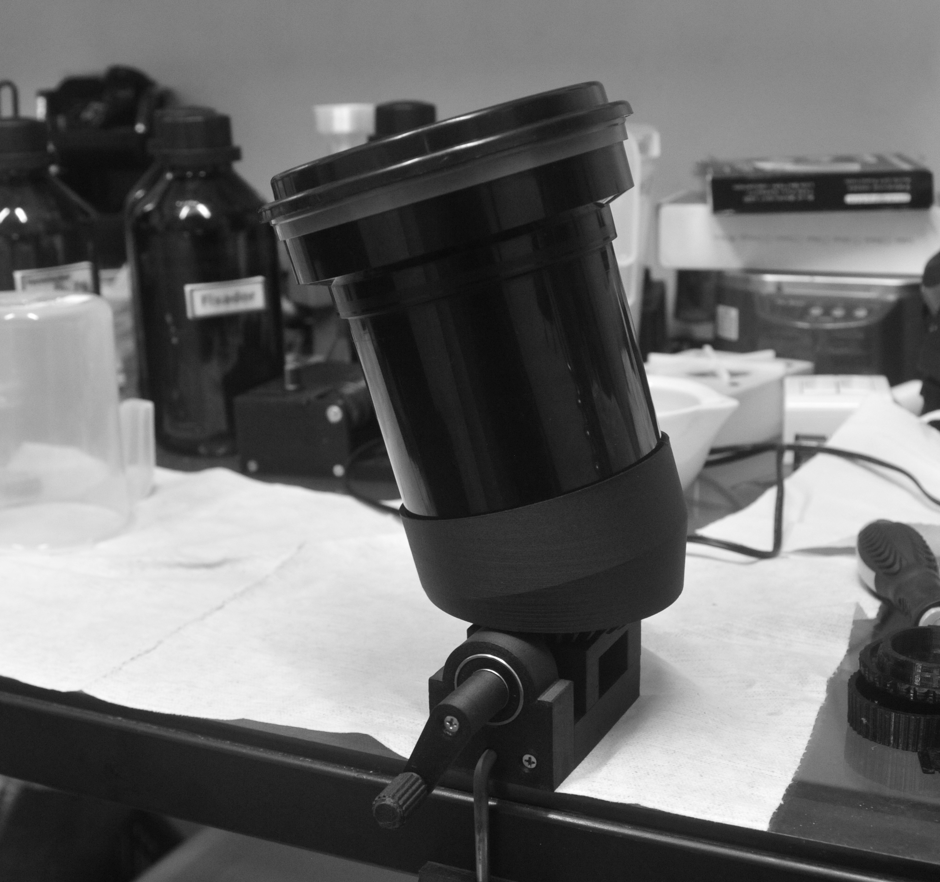 V-Shaker – Film Developing Tank Agitator