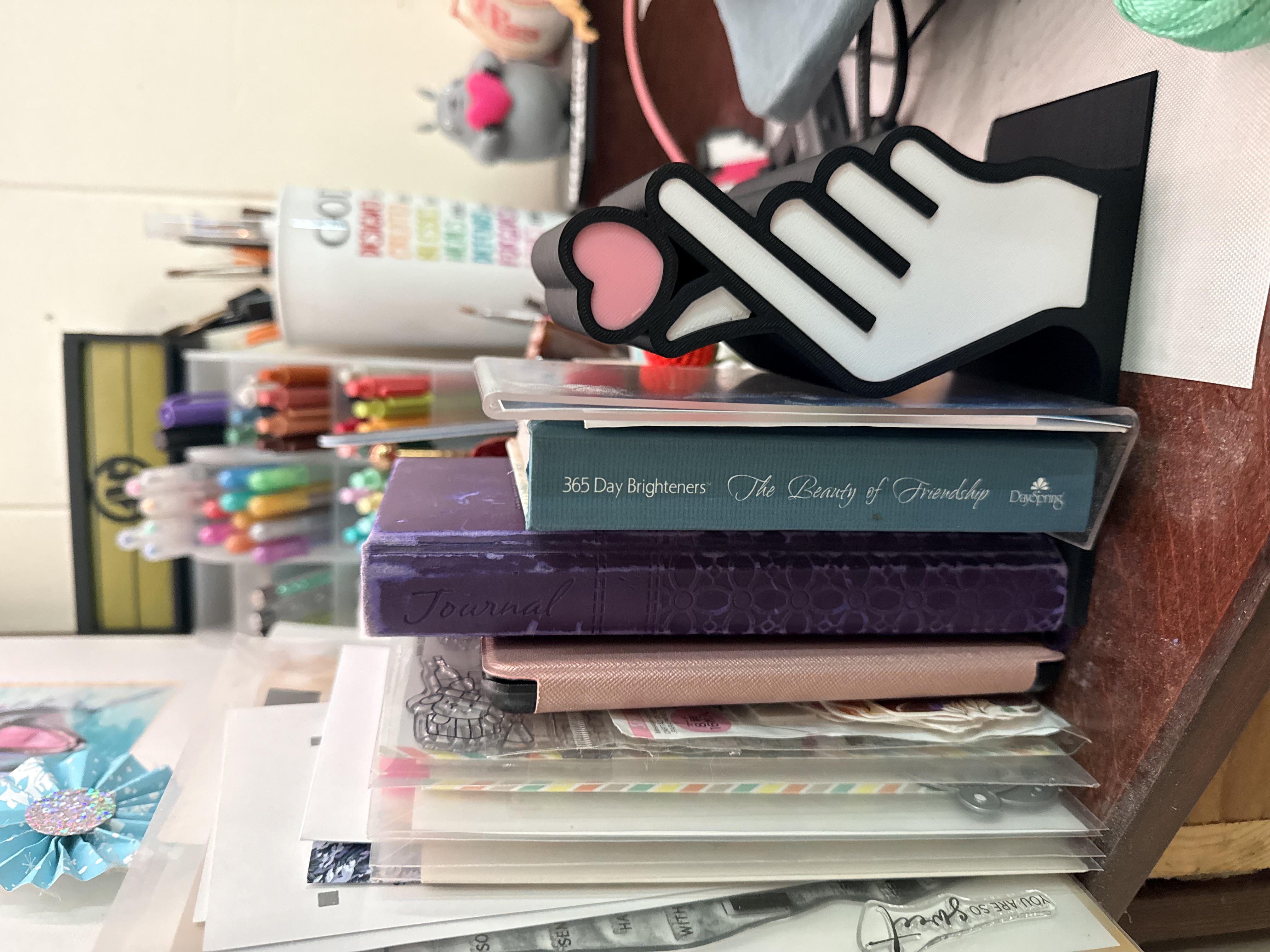 Kdrama heart hands bookends