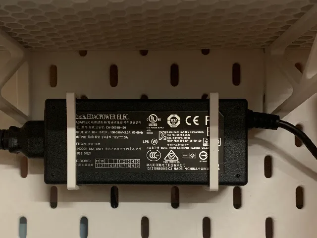Netzteilhalter für Synology NAS Skadis