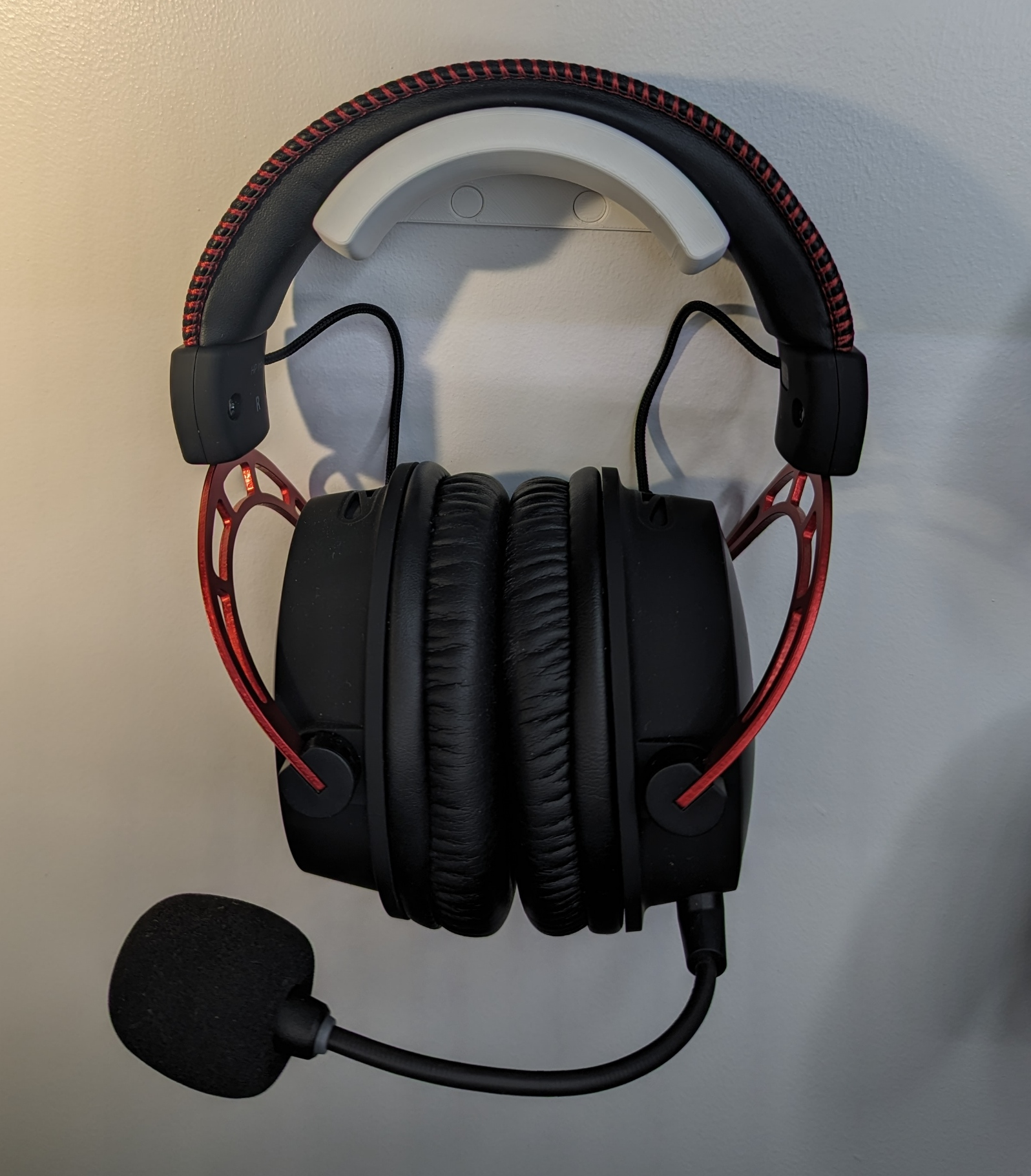 Minimalist Wall Mount Headphone Holder (quick print, no supports required)