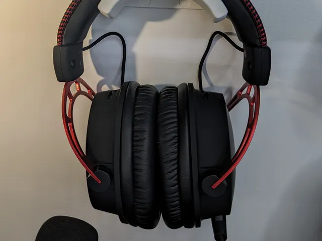 Minimalist Wall Mount Headphone Holder (quick print, no supports required)